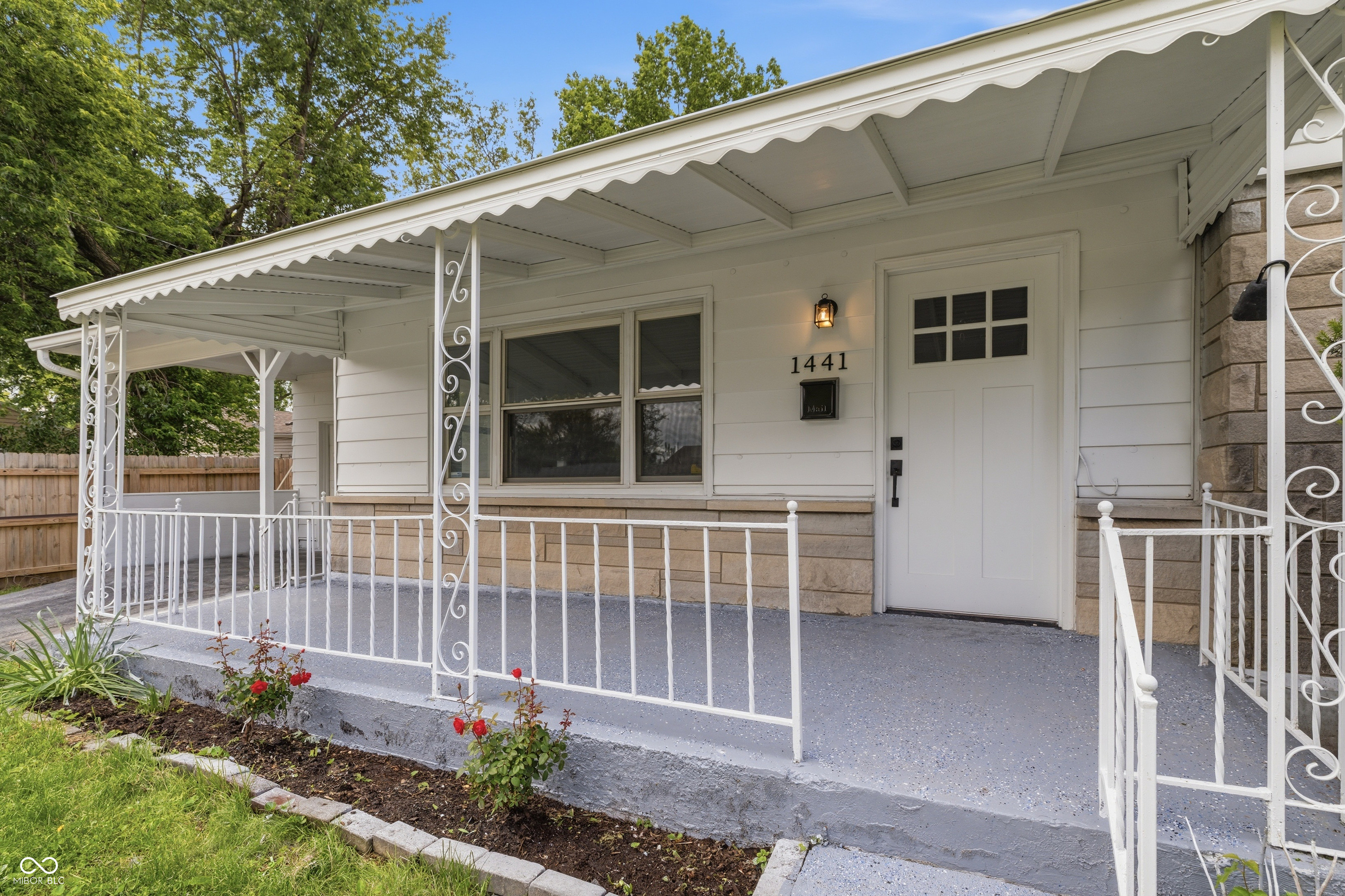 1441 W Lynn Drive
