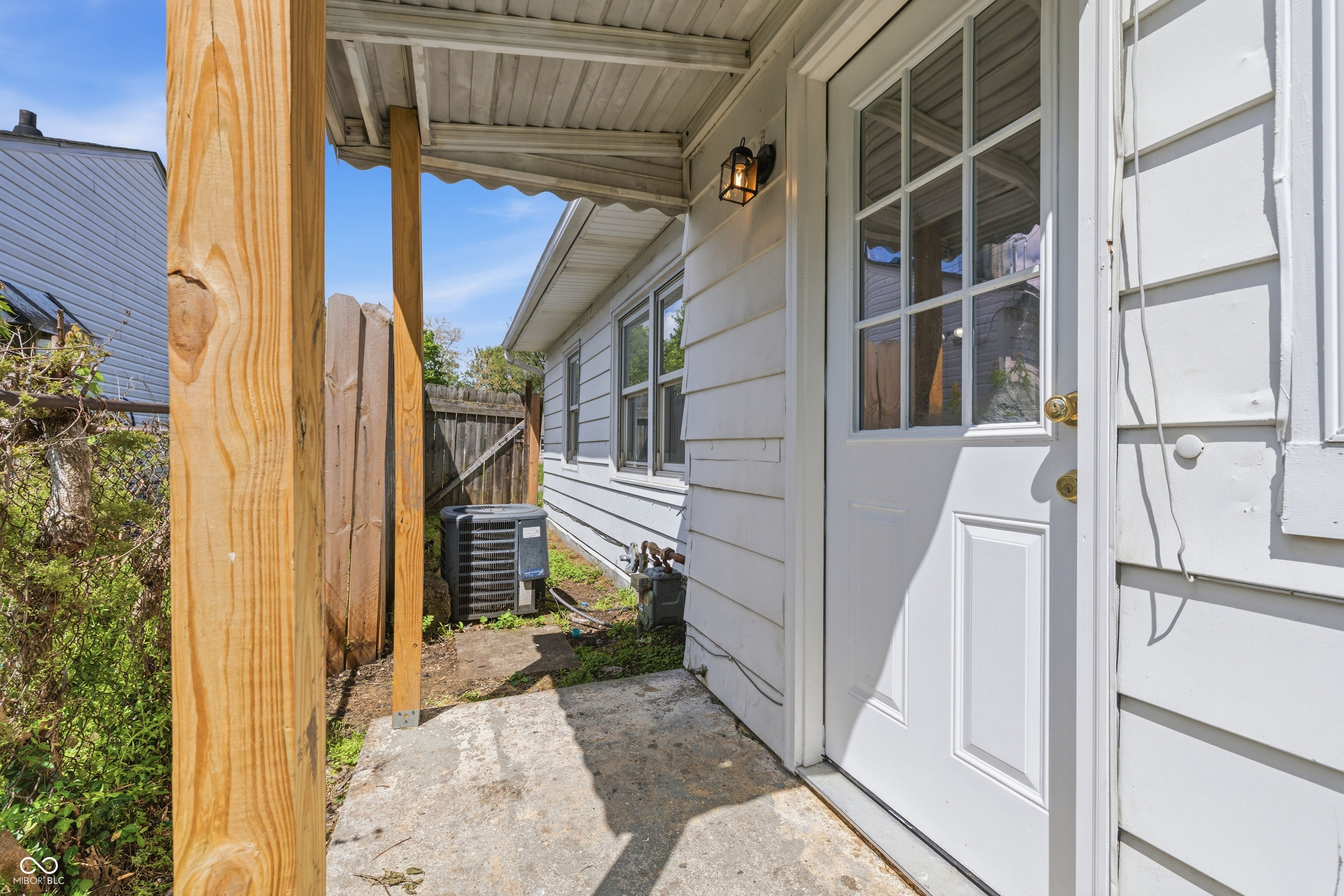1441 W Lynn Drive