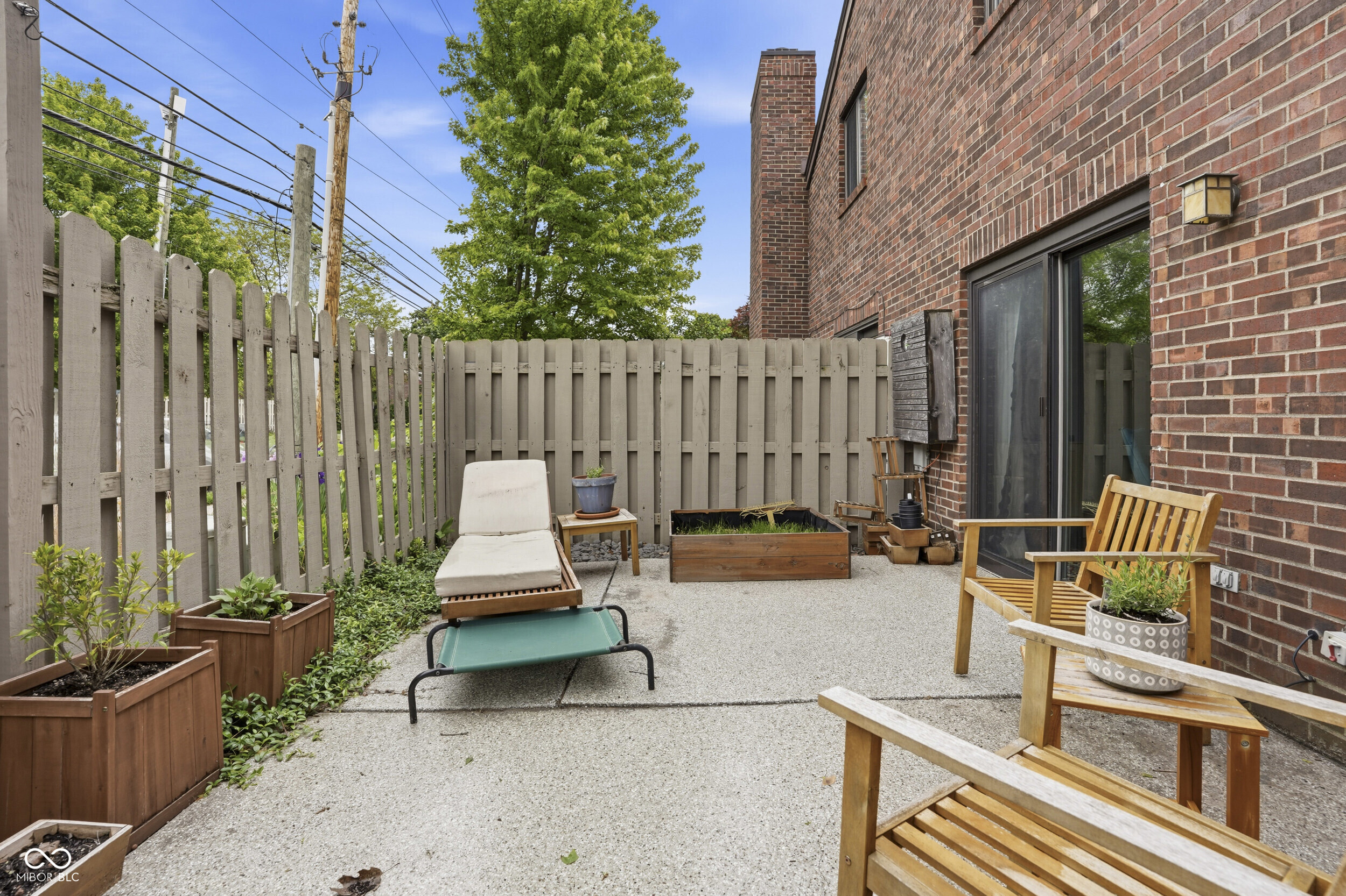 339 E Saint Clair Street