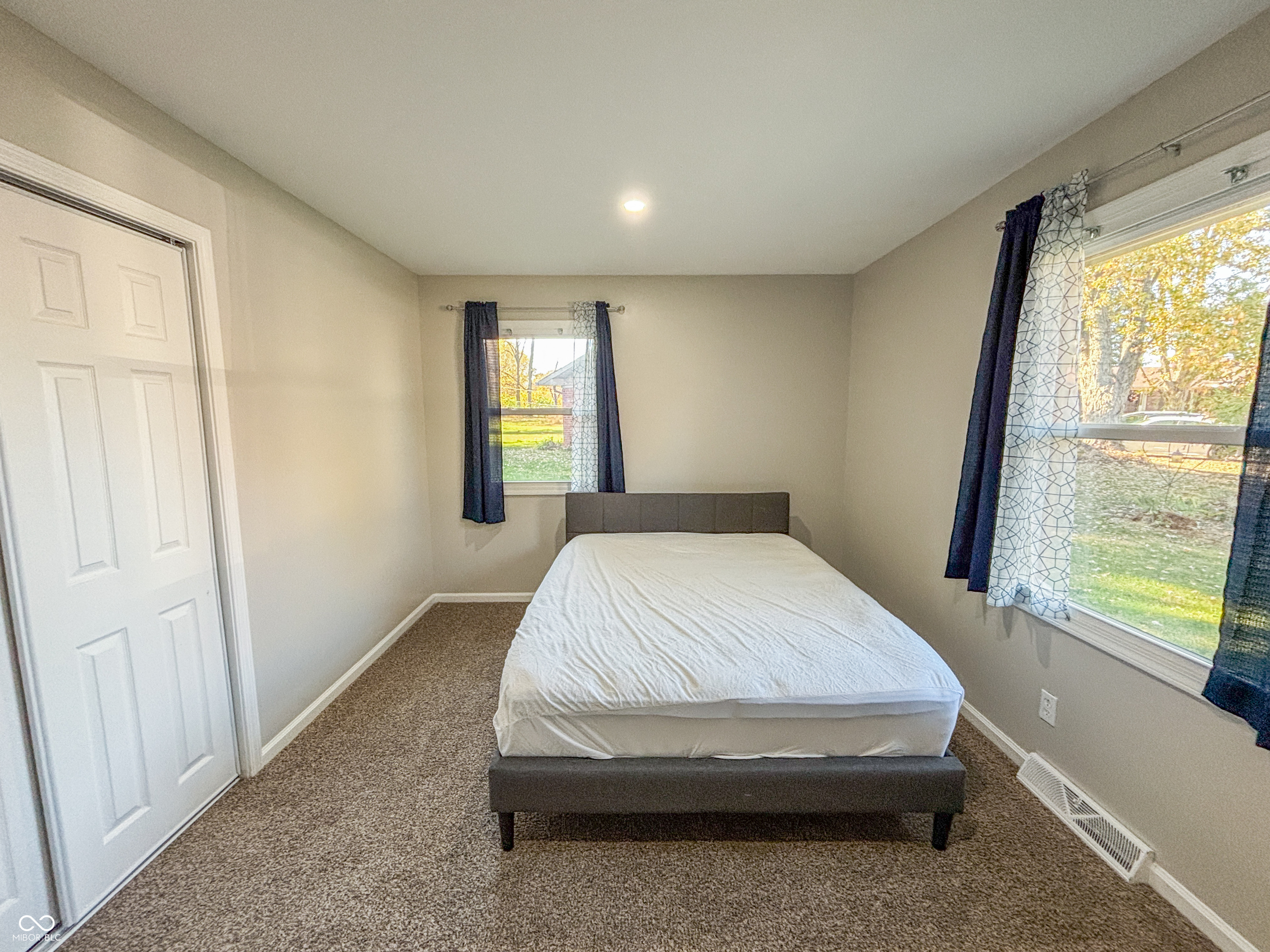 3211 W Sharon Drive