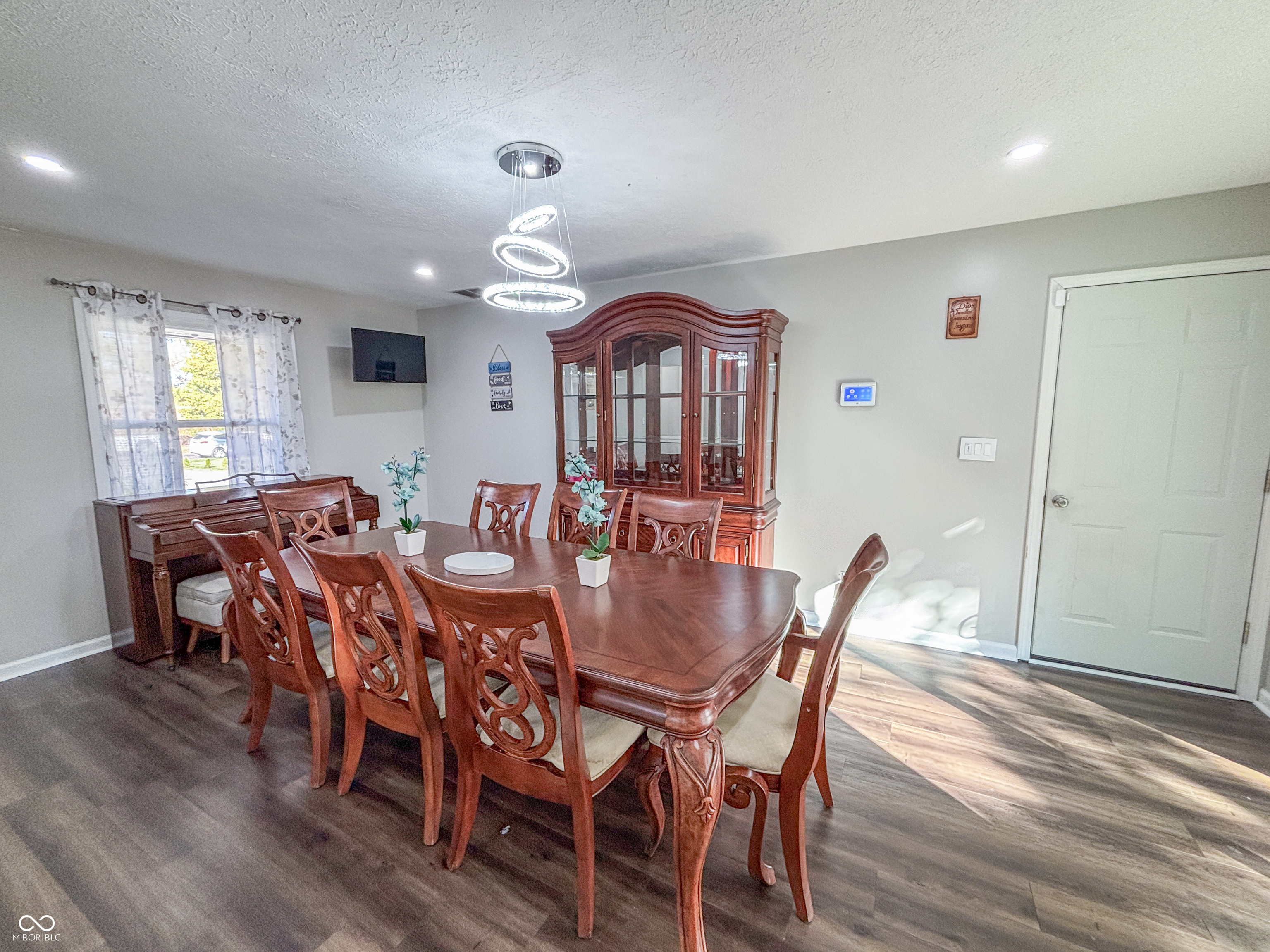 3211 W Sharon Drive
