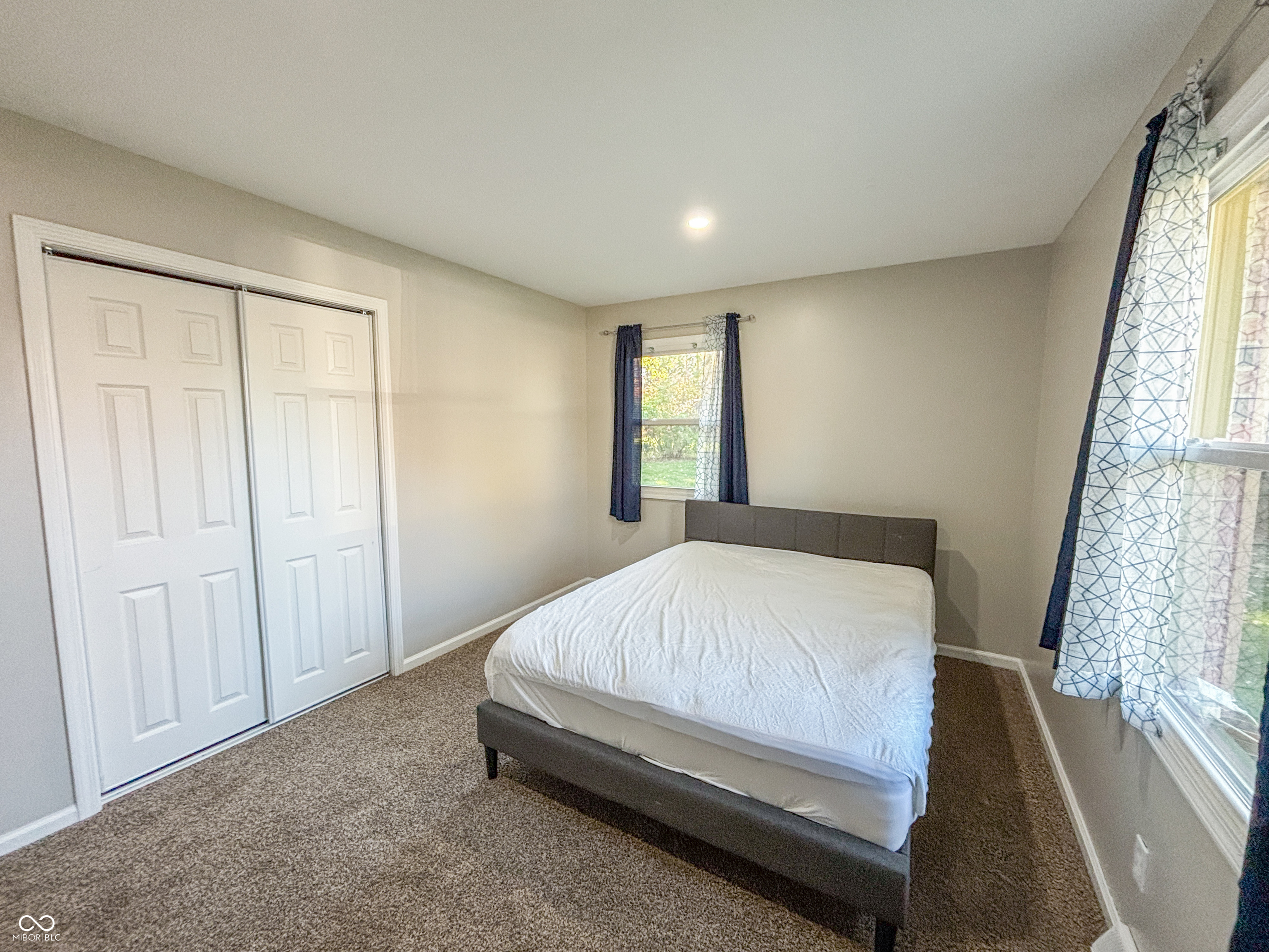 3211 W Sharon Drive
