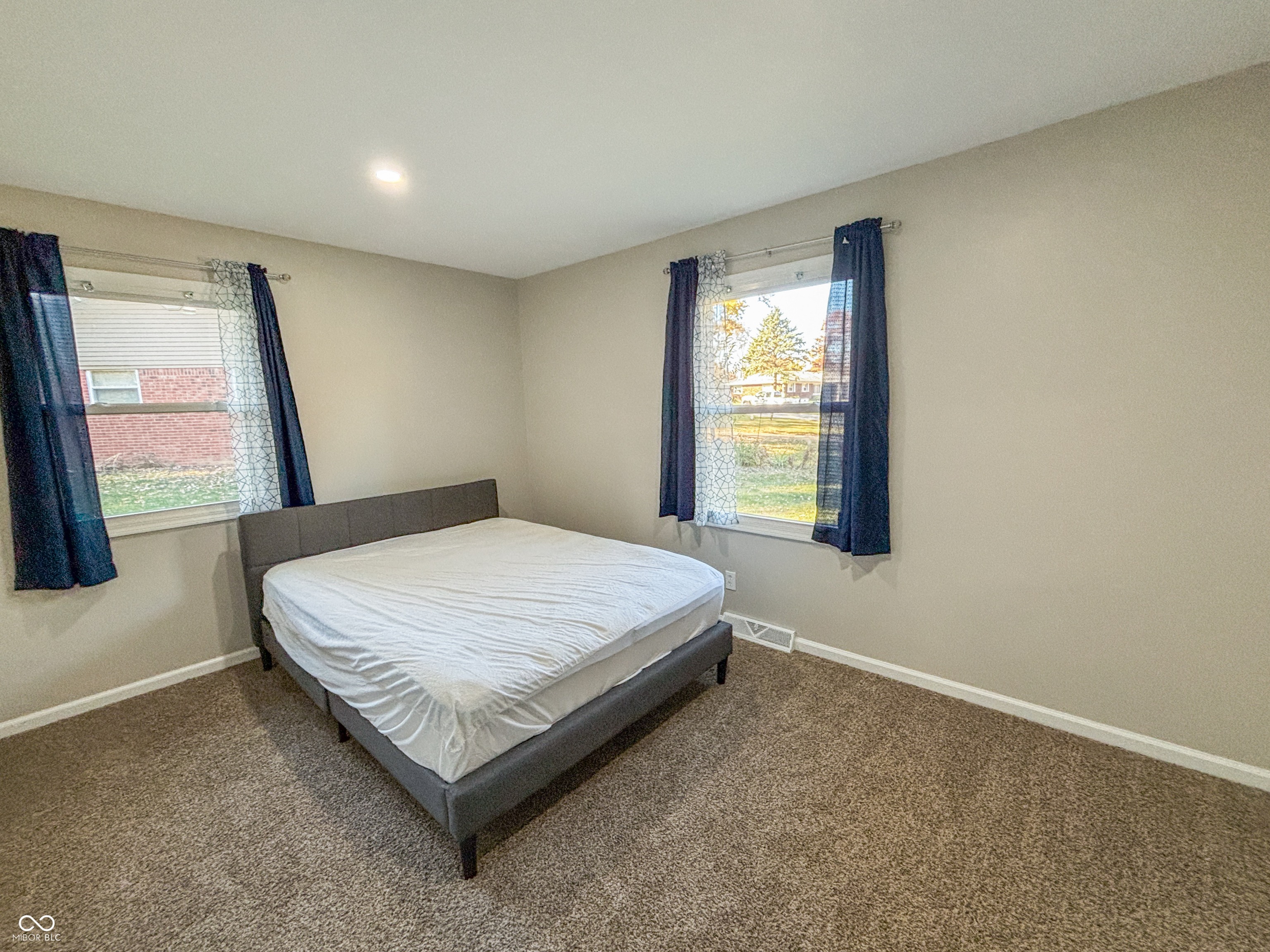 3211 W Sharon Drive