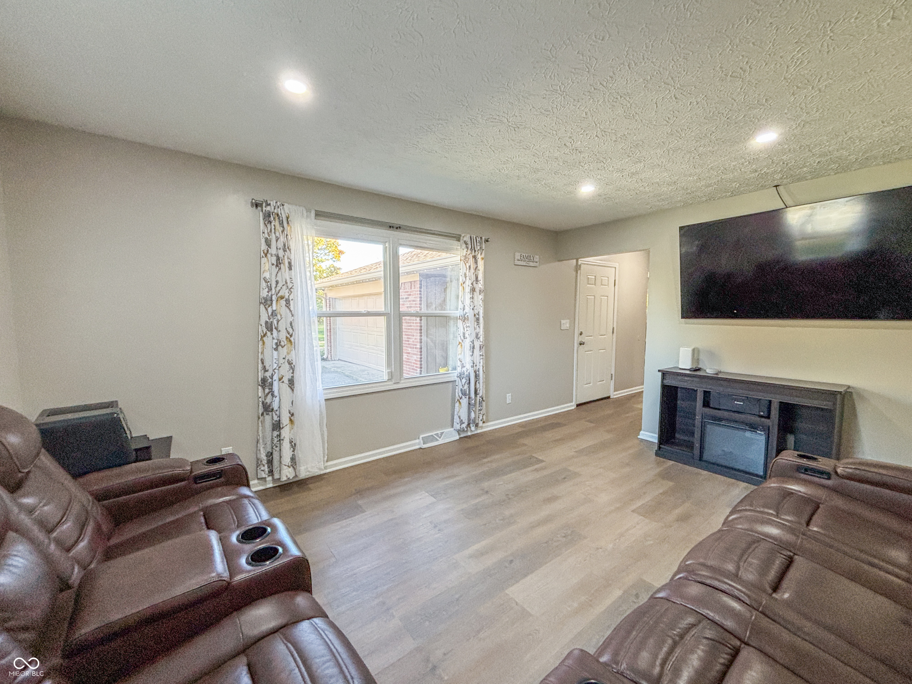 3211 W Sharon Drive
