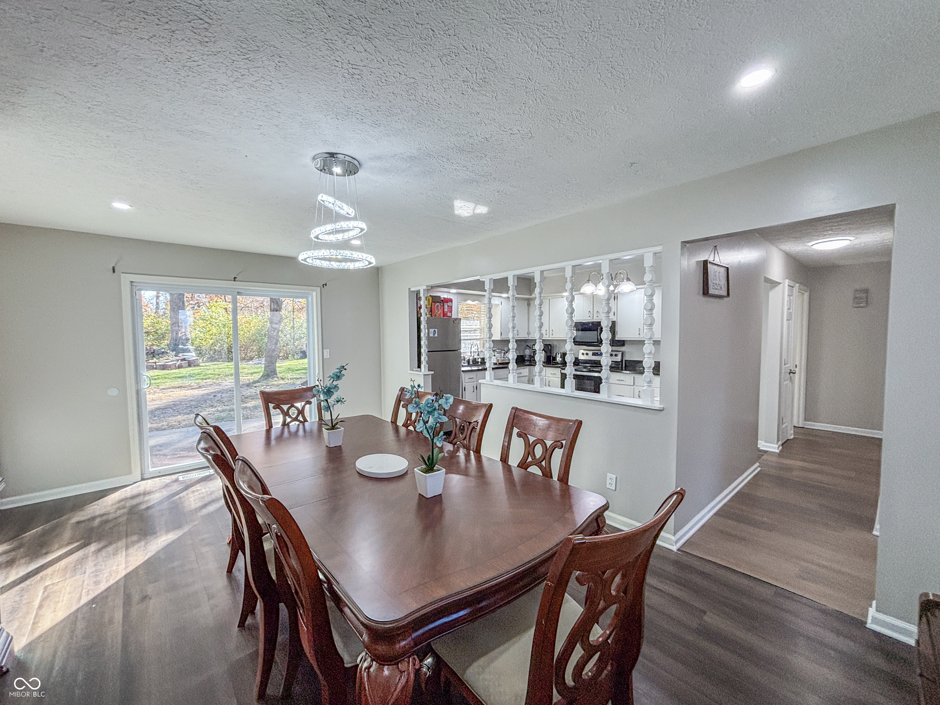 3211 W Sharon Drive