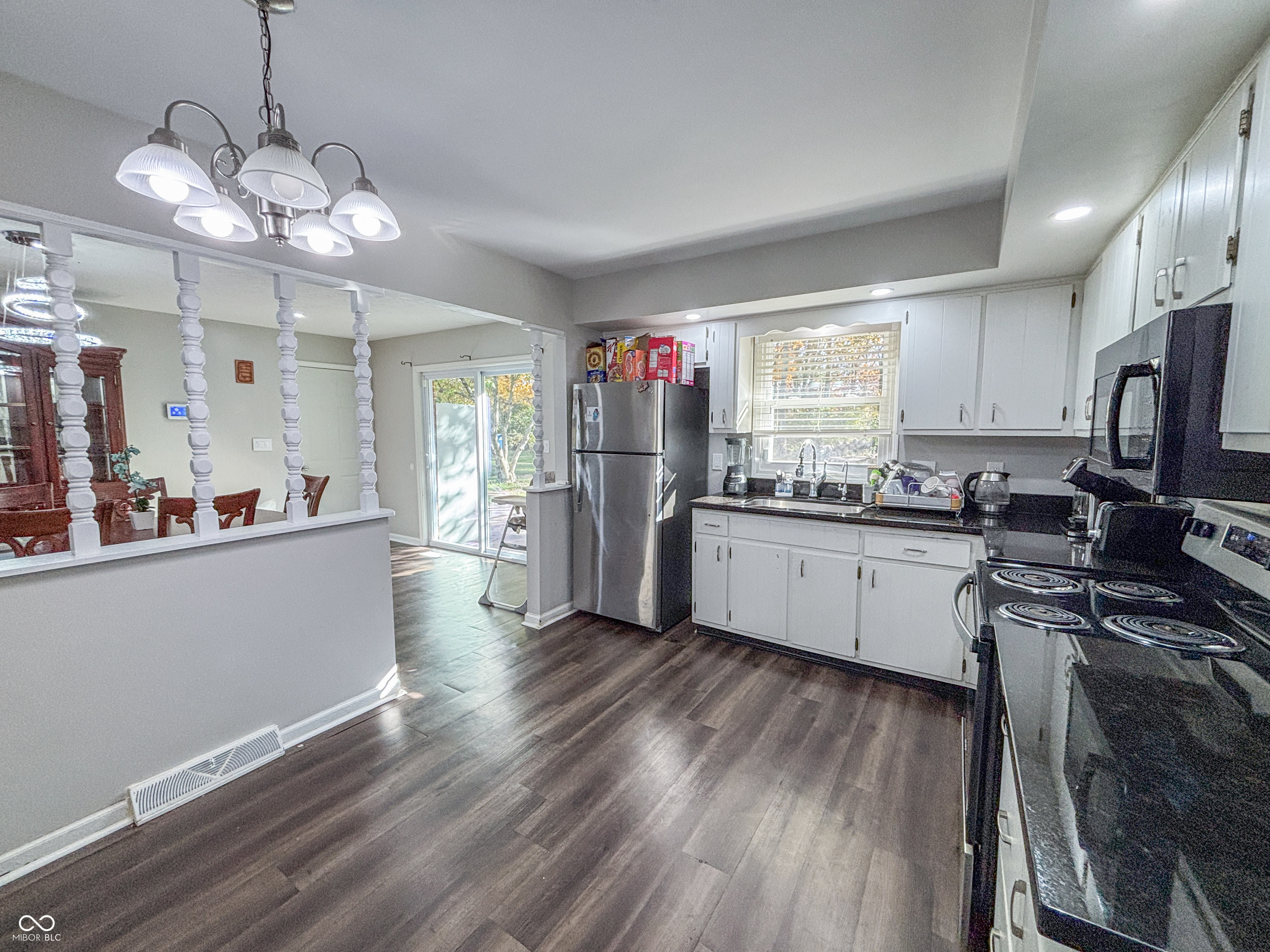 3211 W Sharon Drive