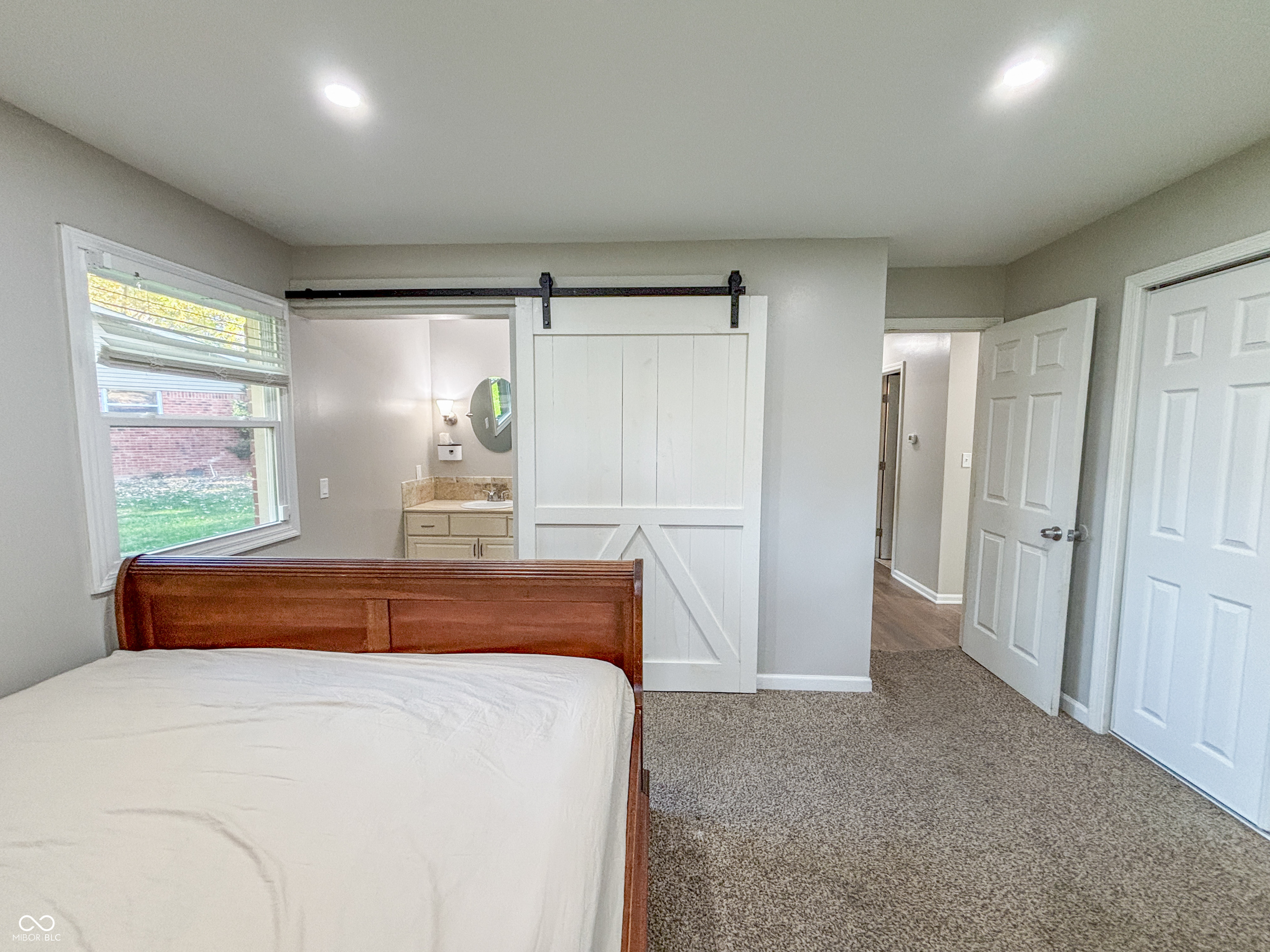 3211 W Sharon Drive