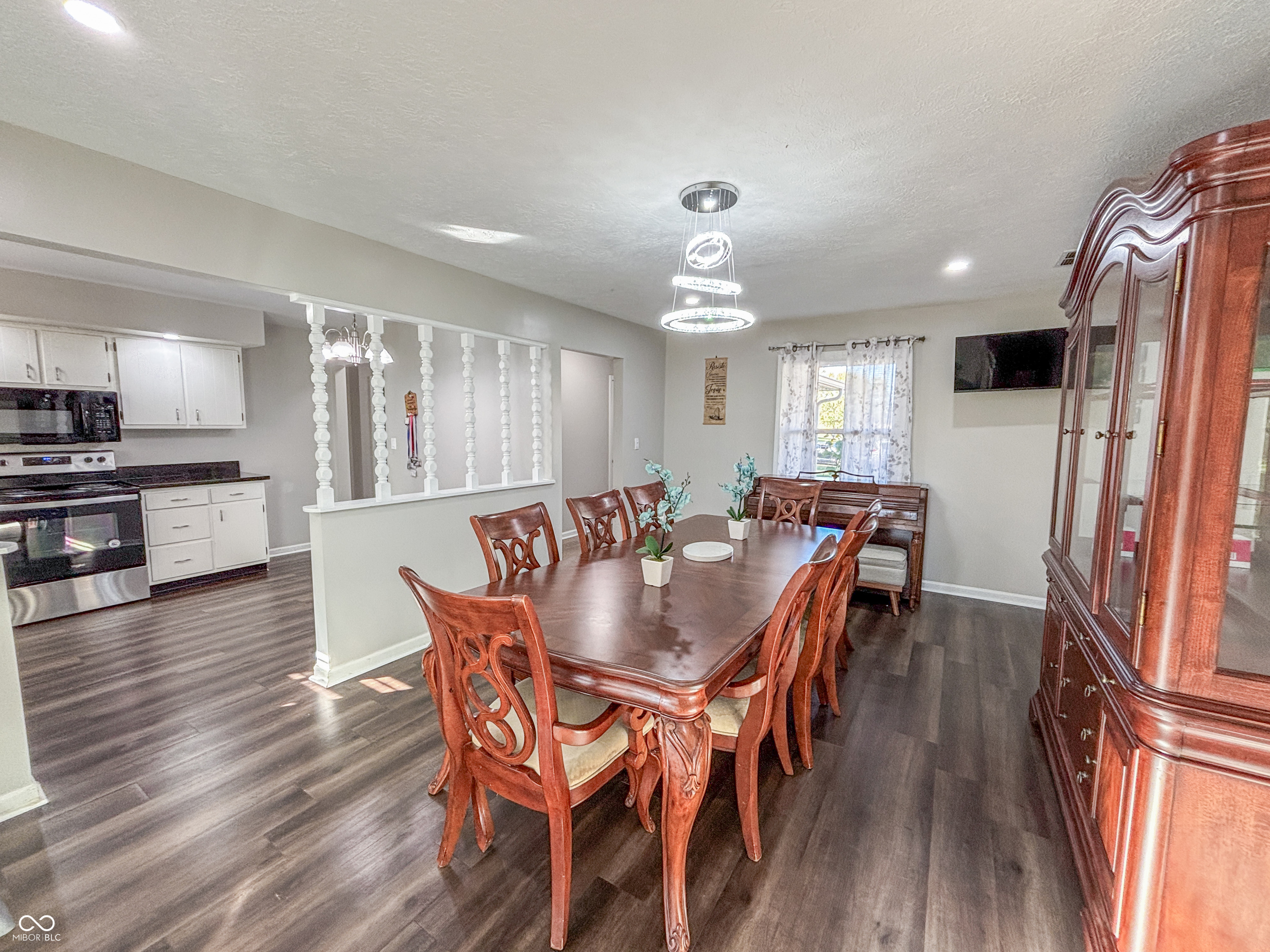 3211 W Sharon Drive