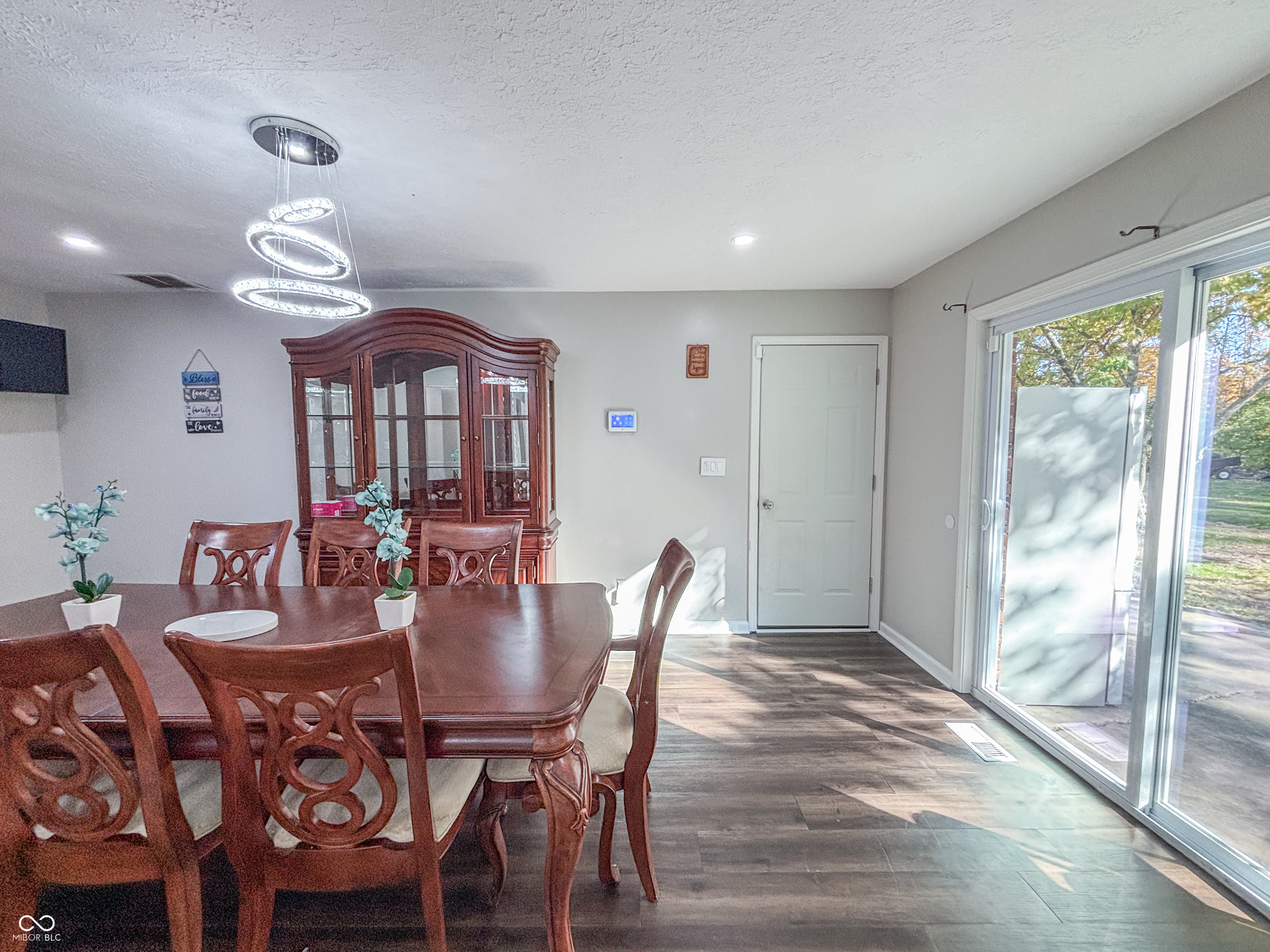 3211 W Sharon Drive