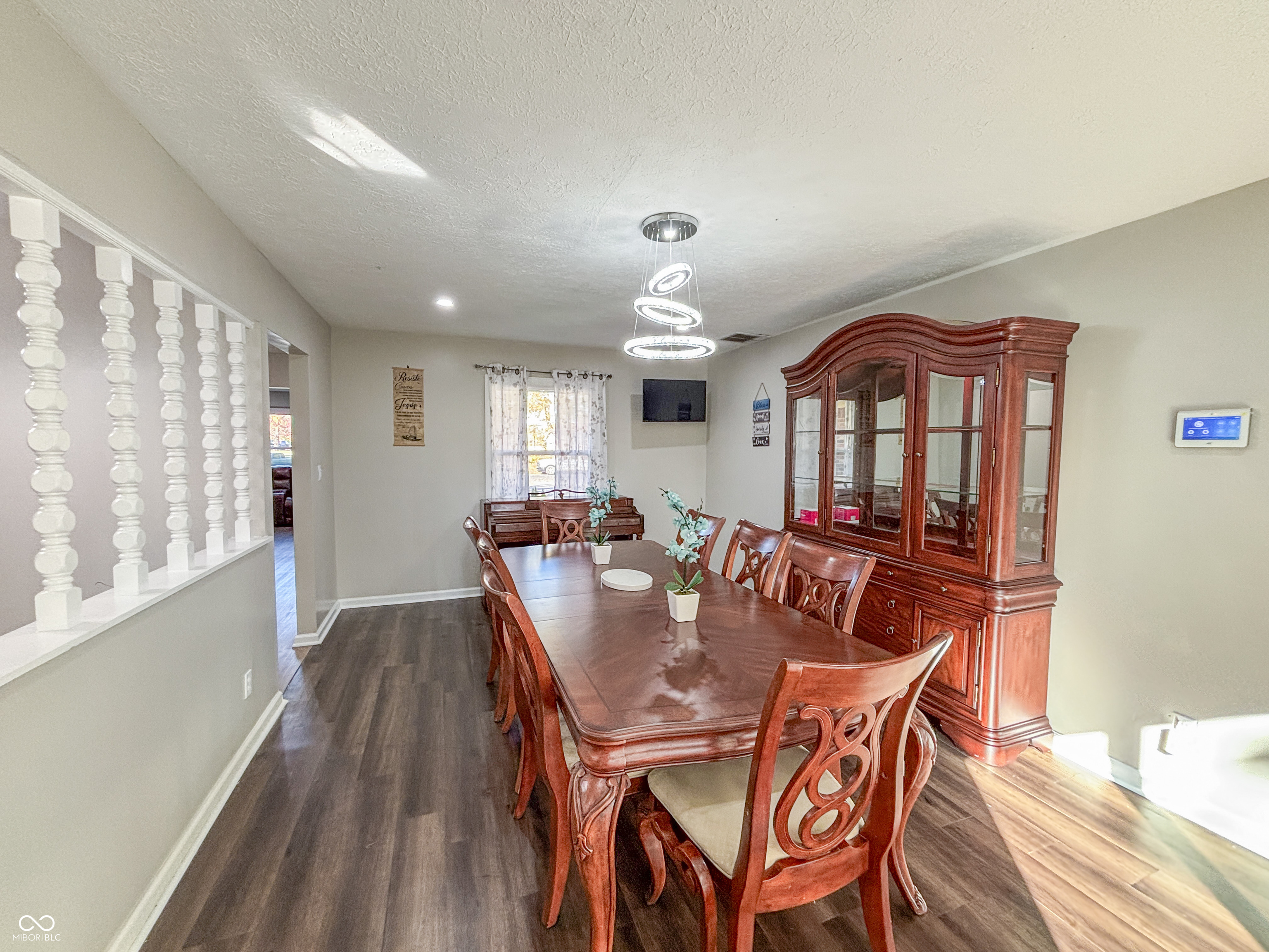 3211 W Sharon Drive