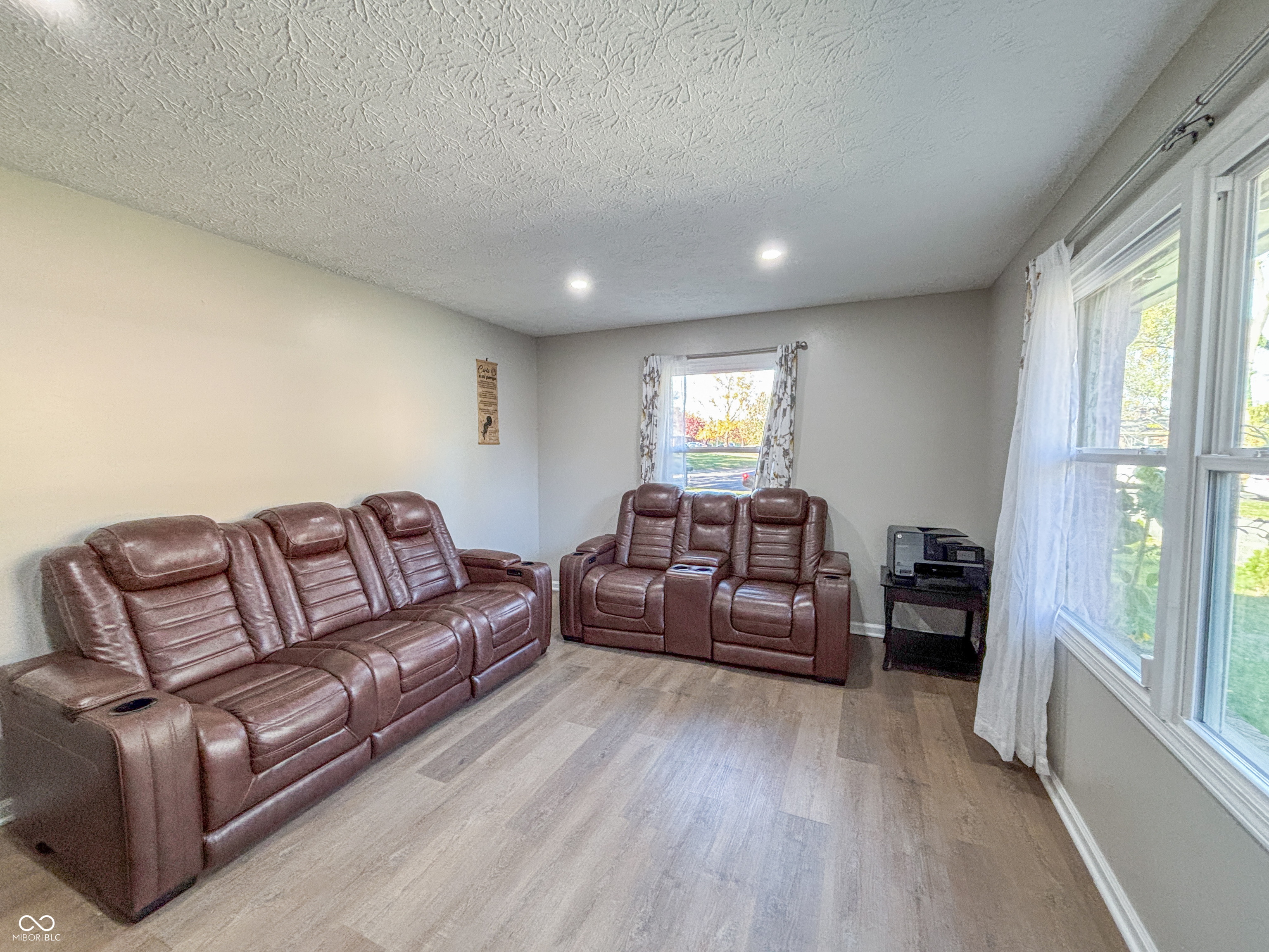 3211 W Sharon Drive