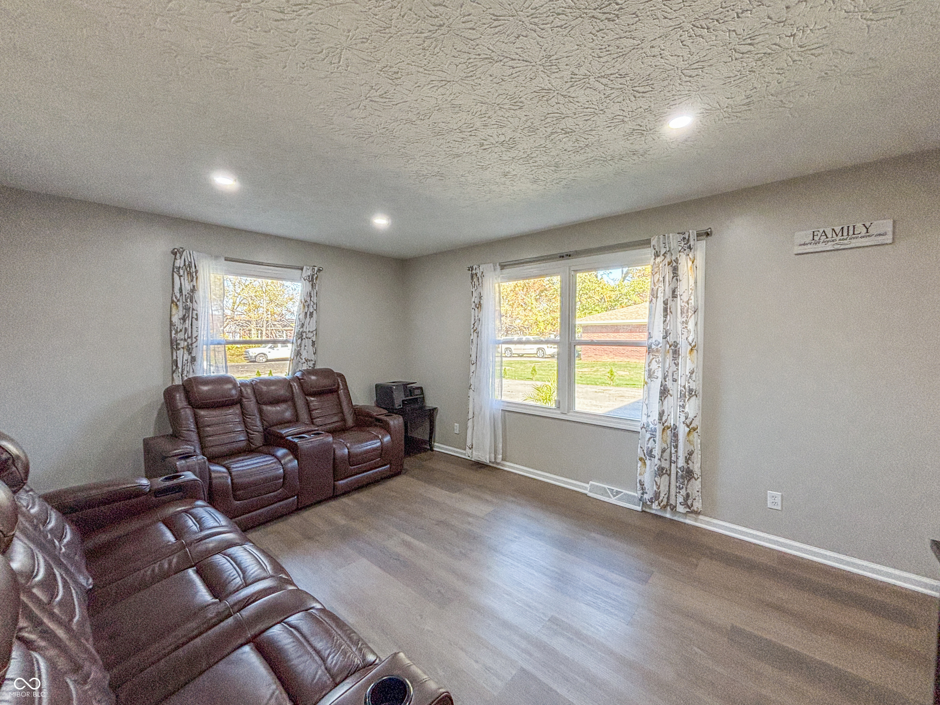 3211 W Sharon Drive