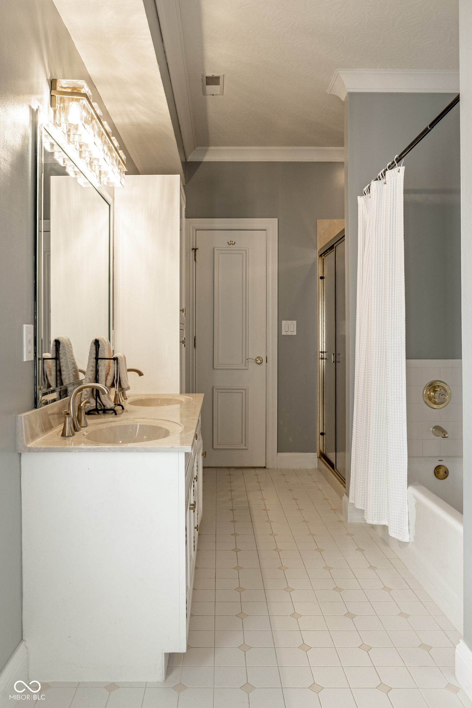 5876 Lake Kessler Court