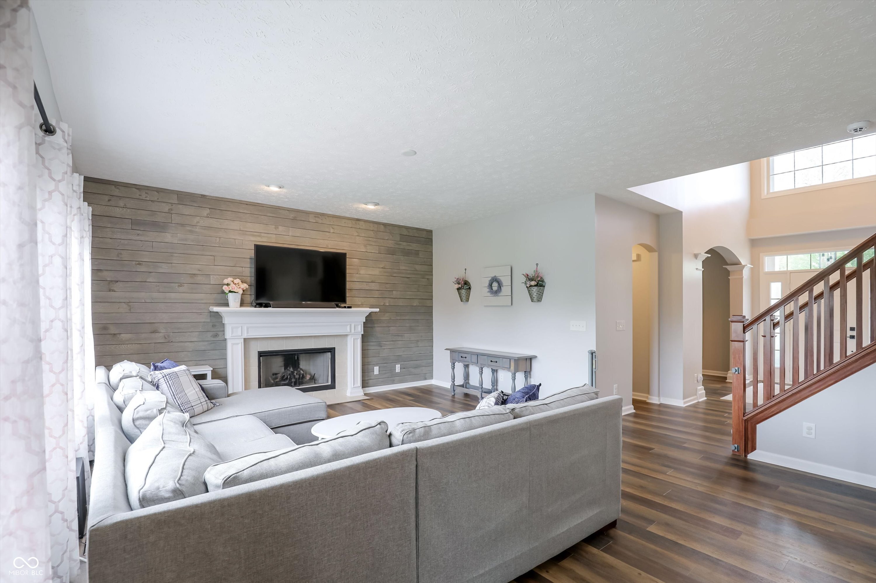 4207 Honeysuckle Lane