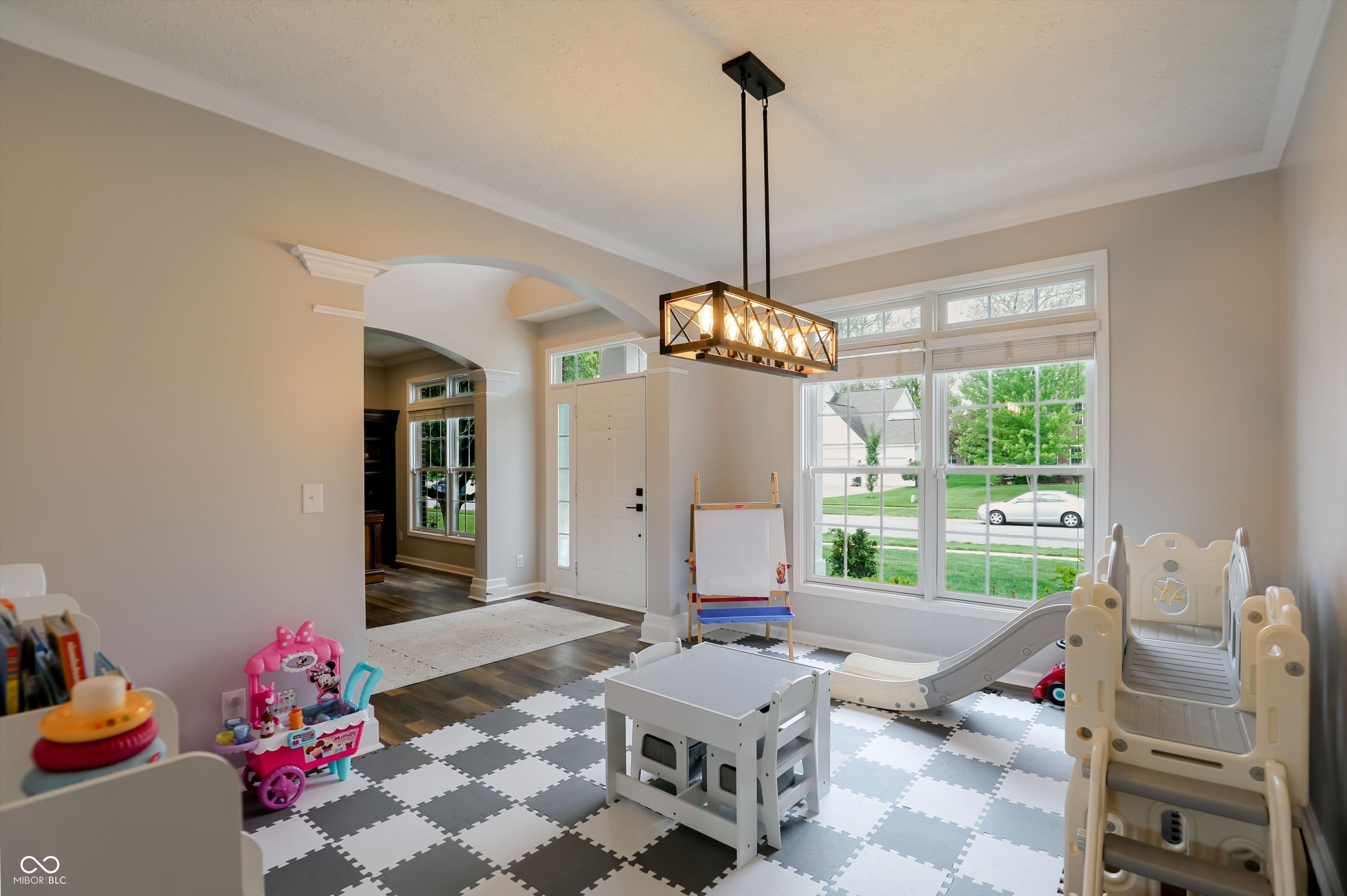 4207 Honeysuckle Lane