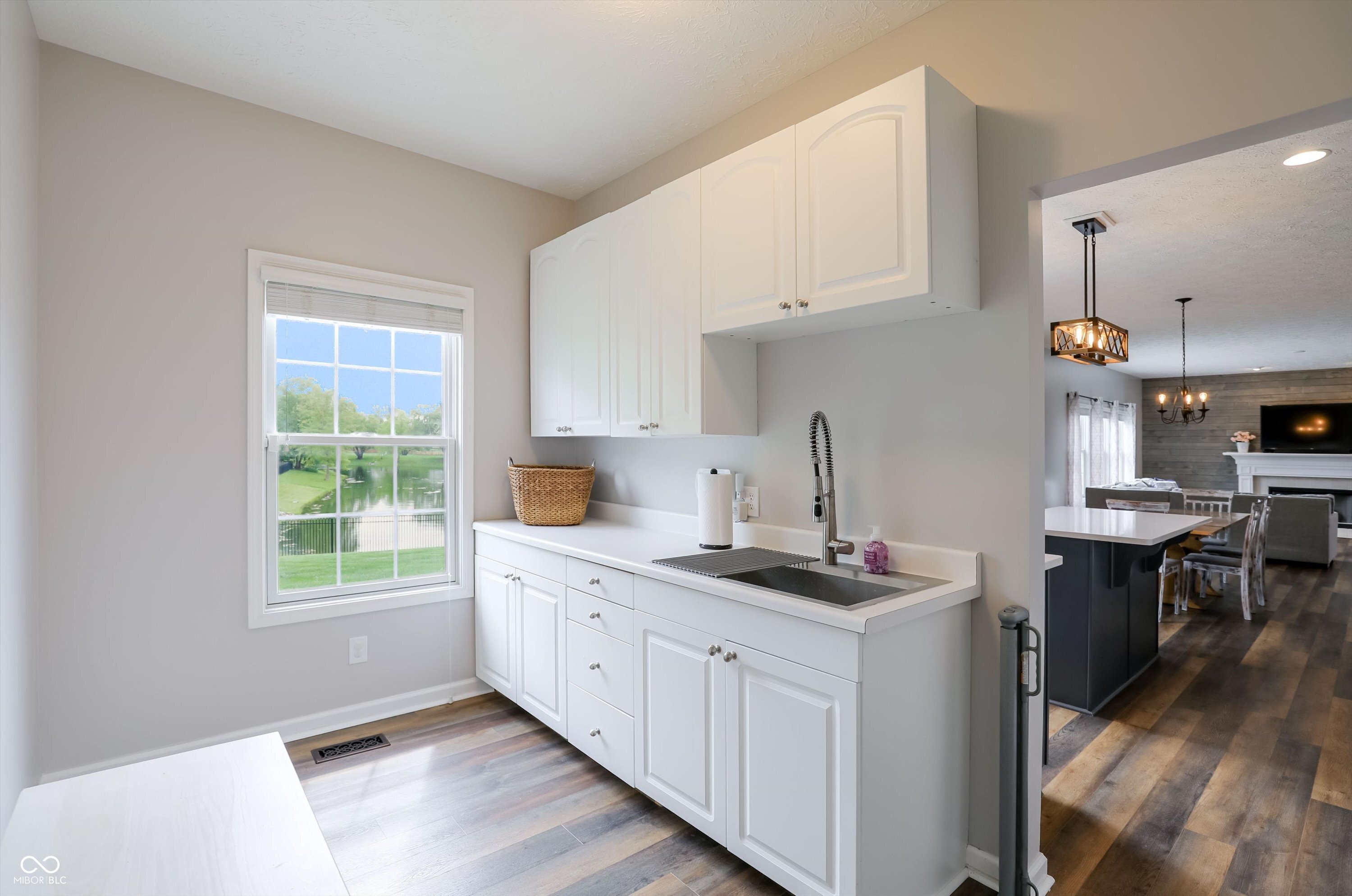 4207 Honeysuckle Lane