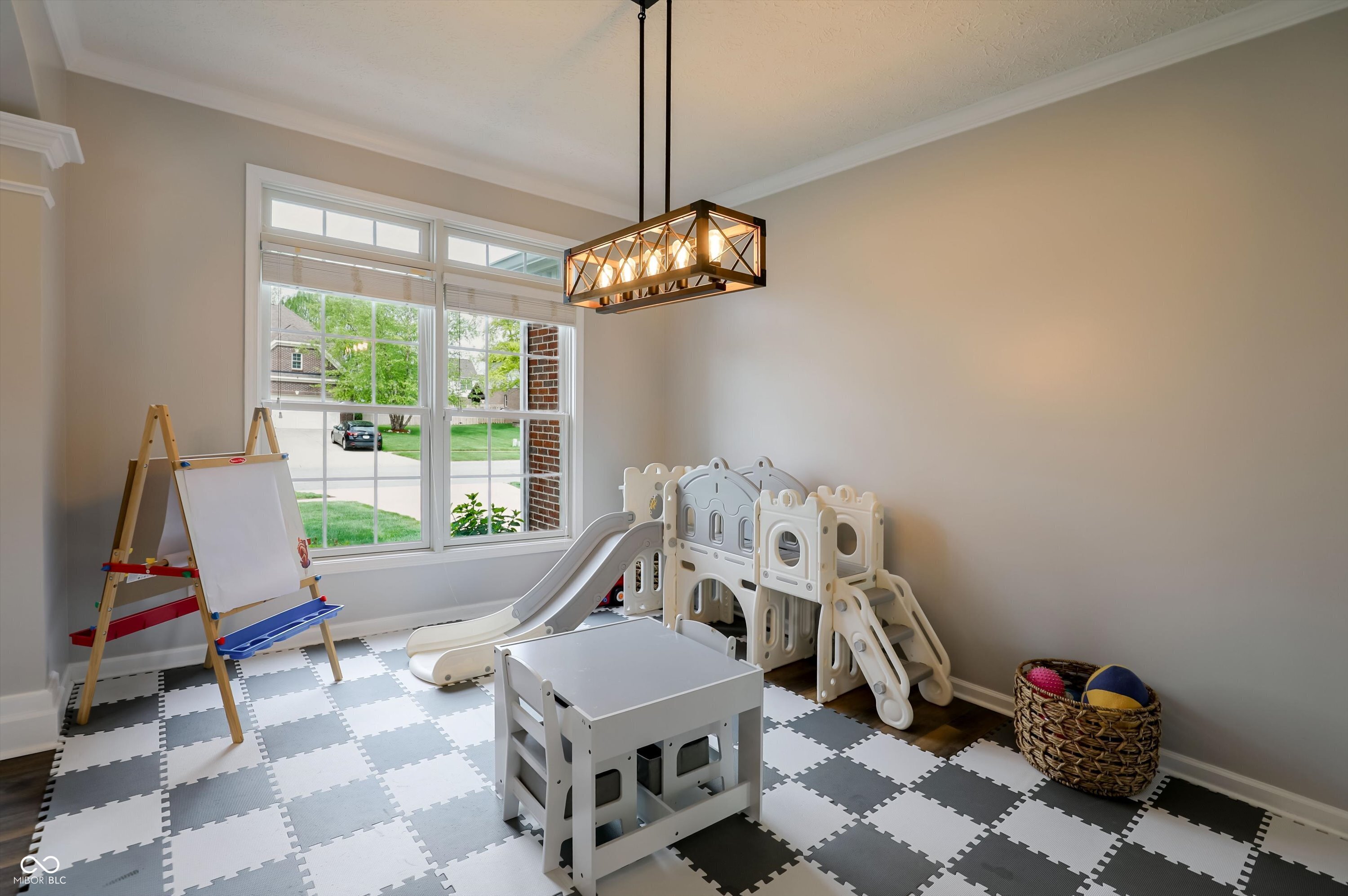 4207 Honeysuckle Lane