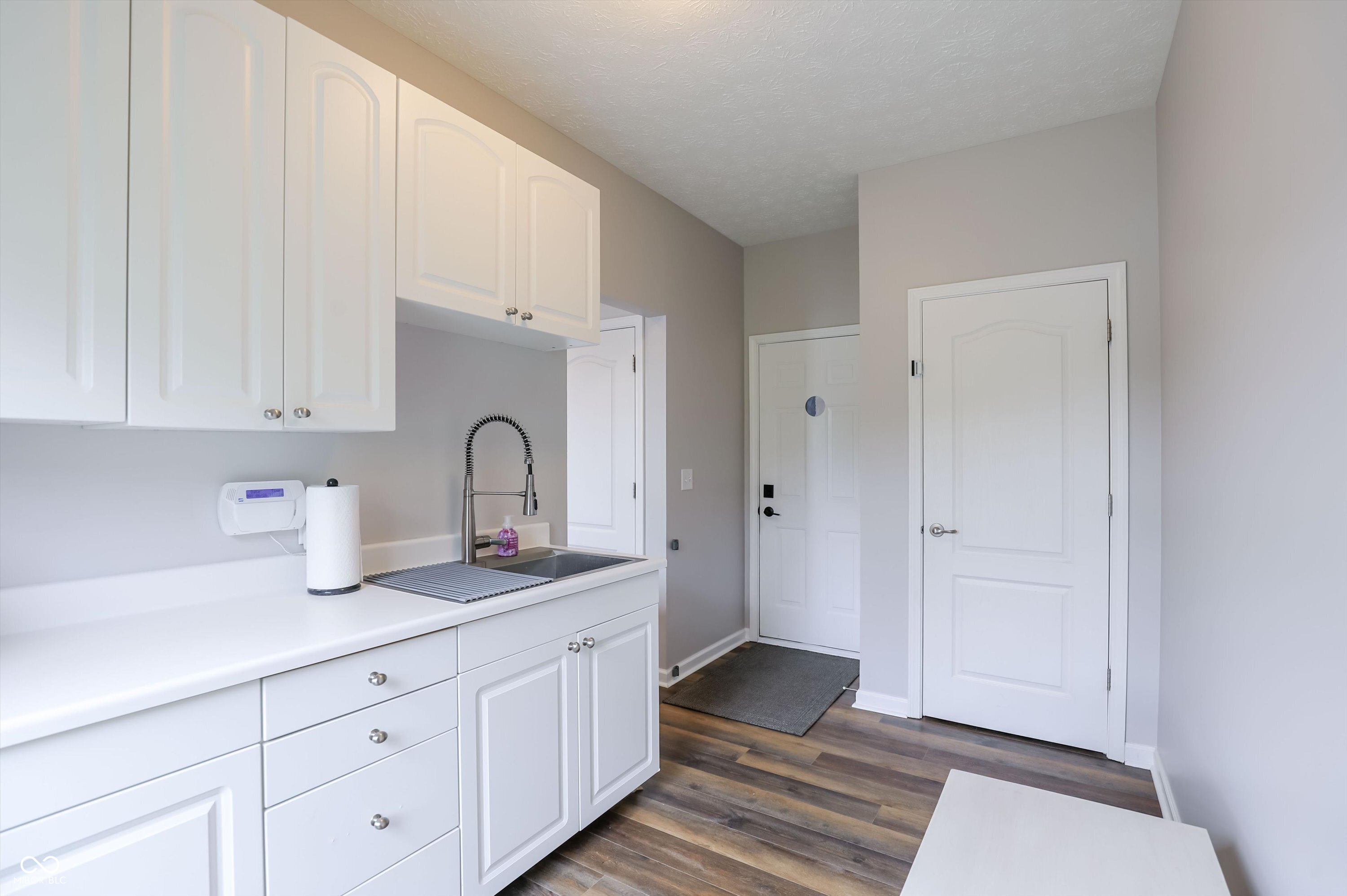 4207 Honeysuckle Lane