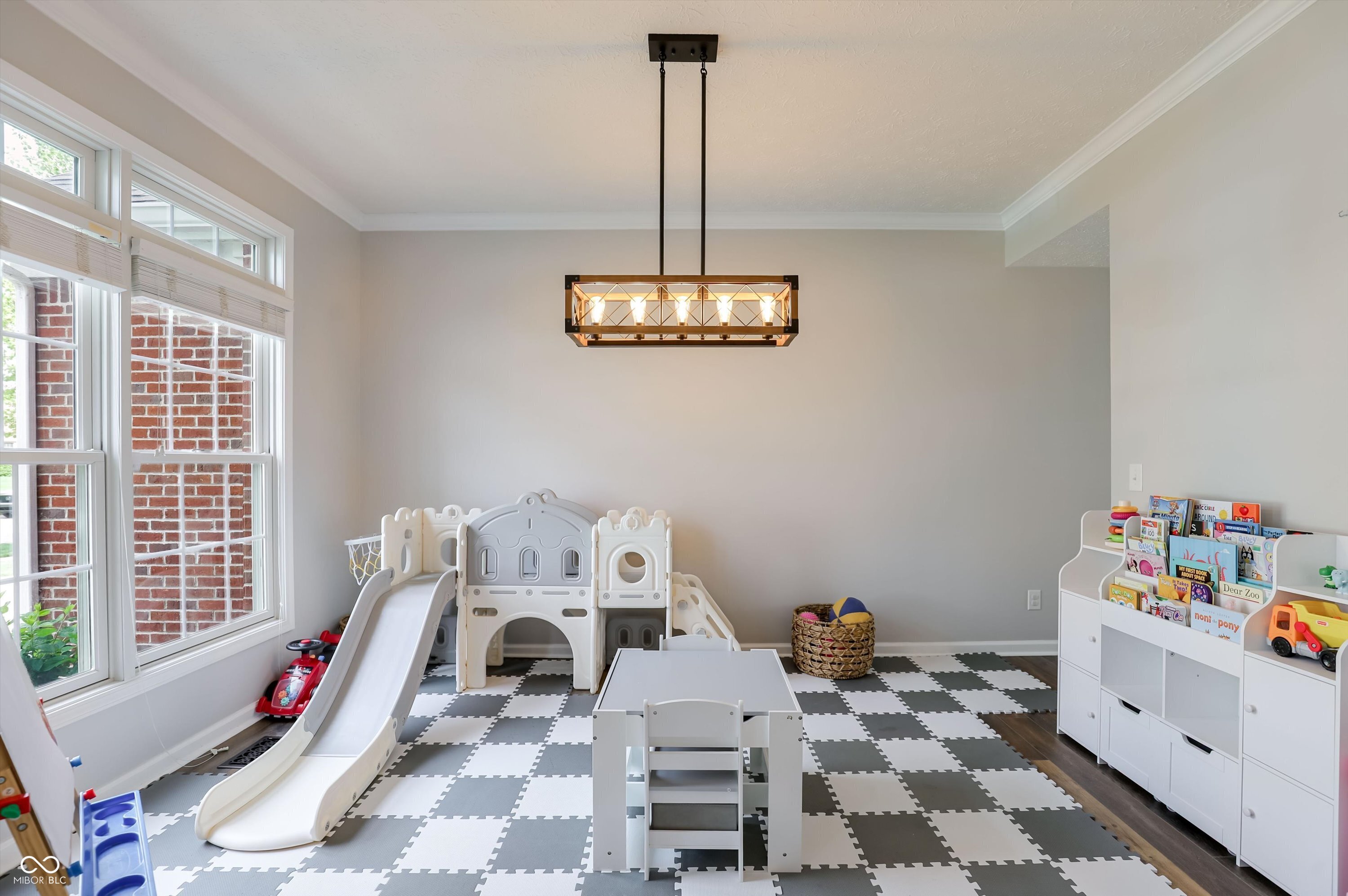 4207 Honeysuckle Lane