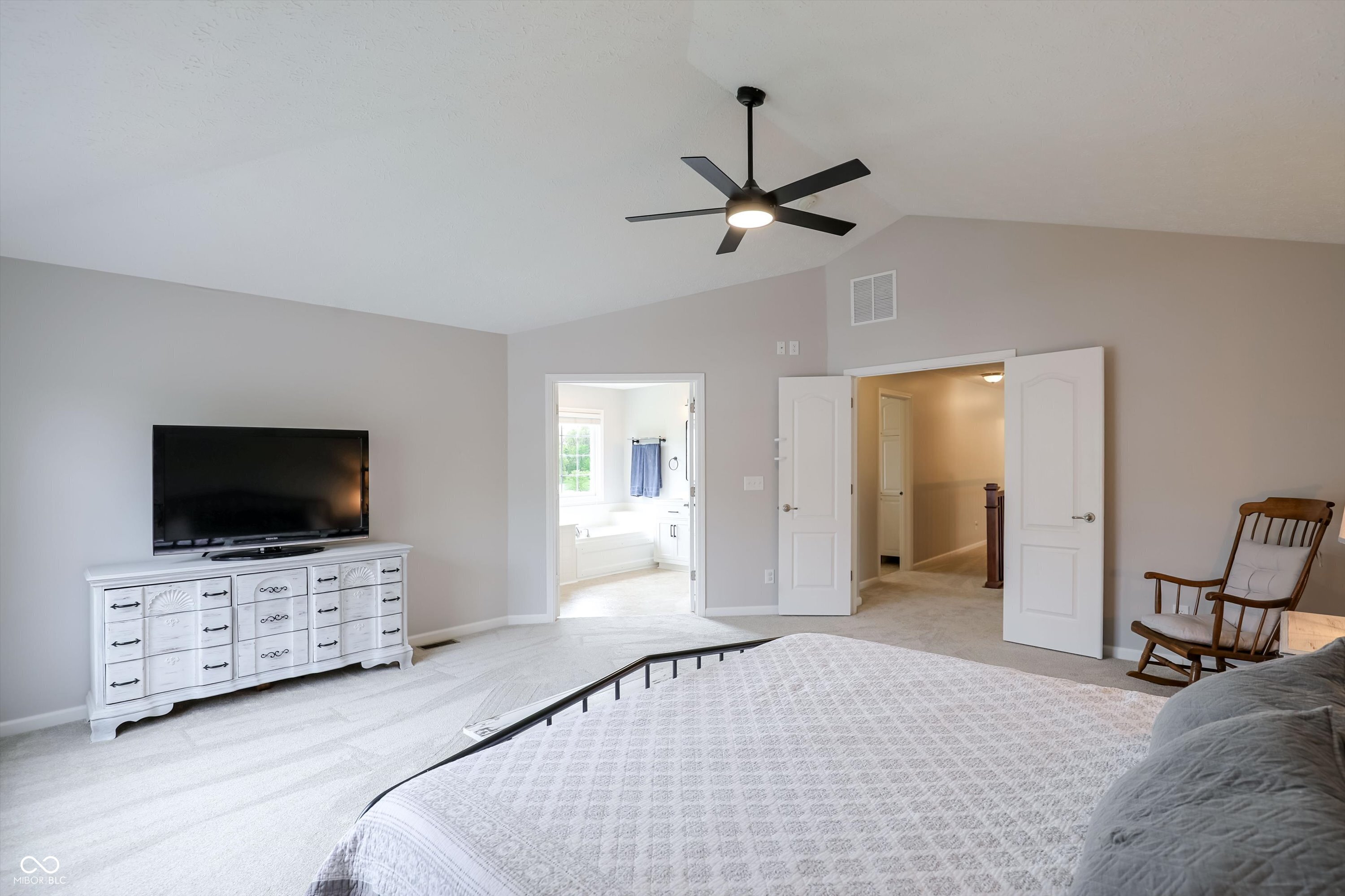 4207 Honeysuckle Lane