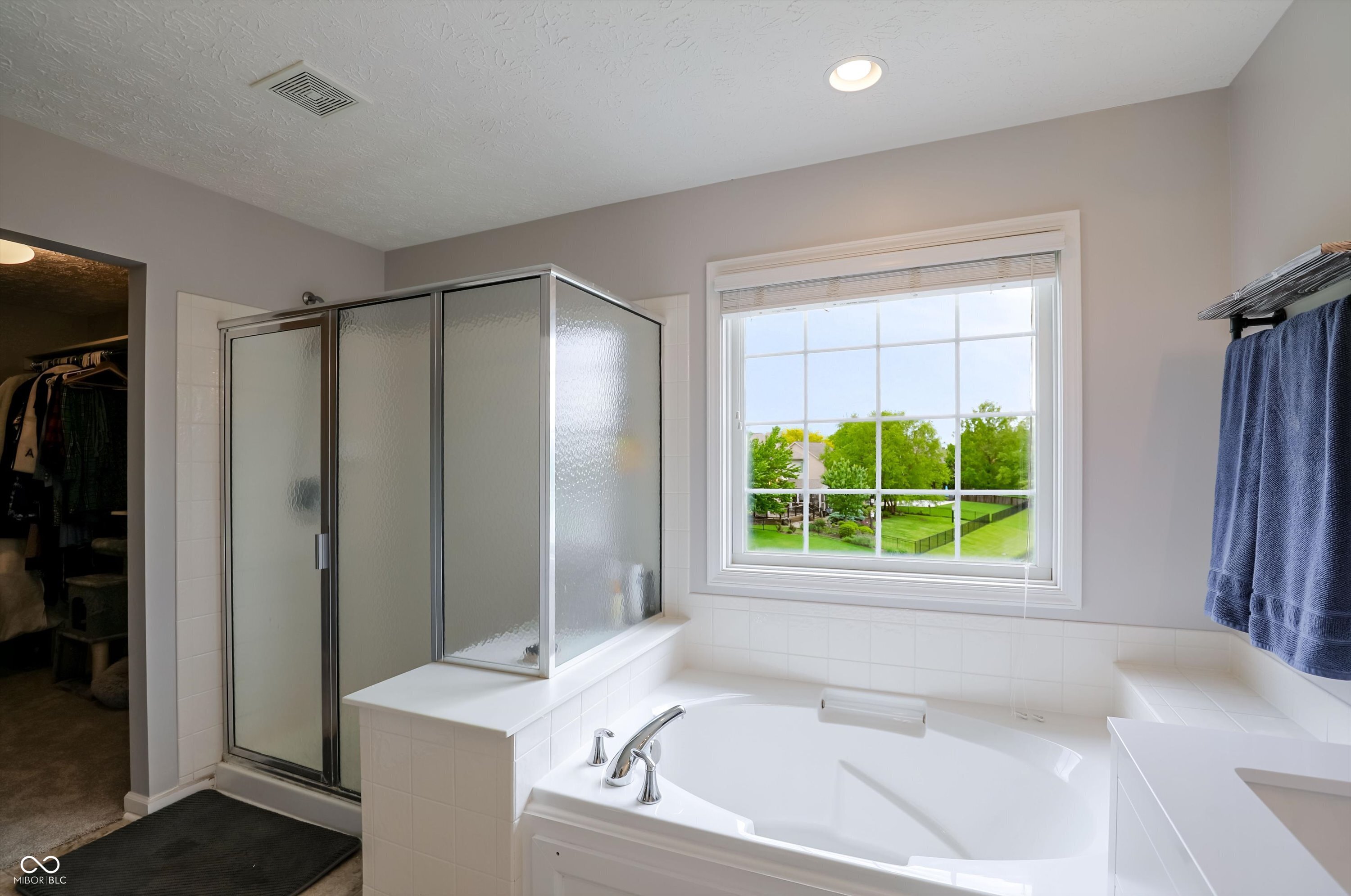 4207 Honeysuckle Lane