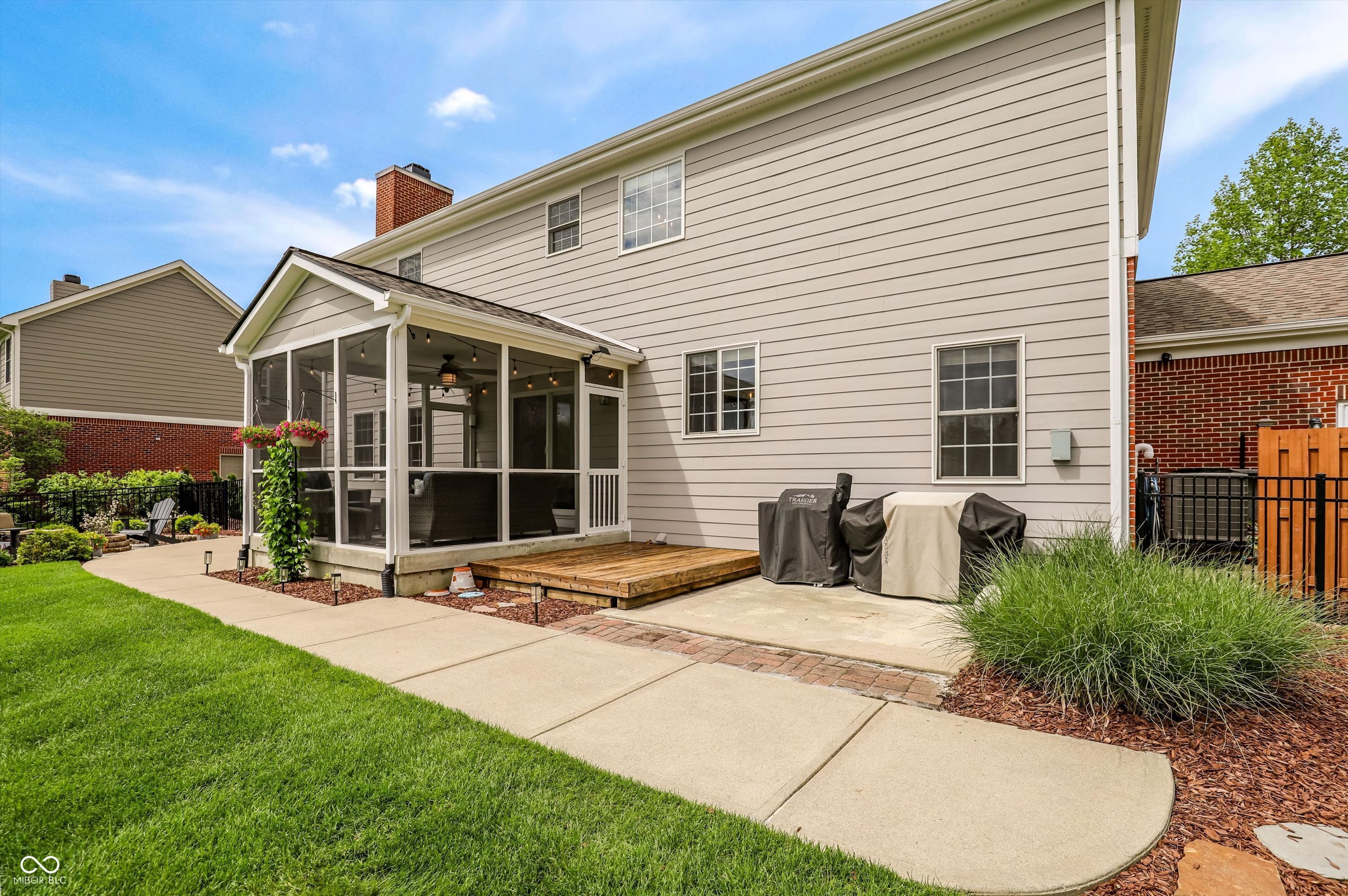 4207 Honeysuckle Lane