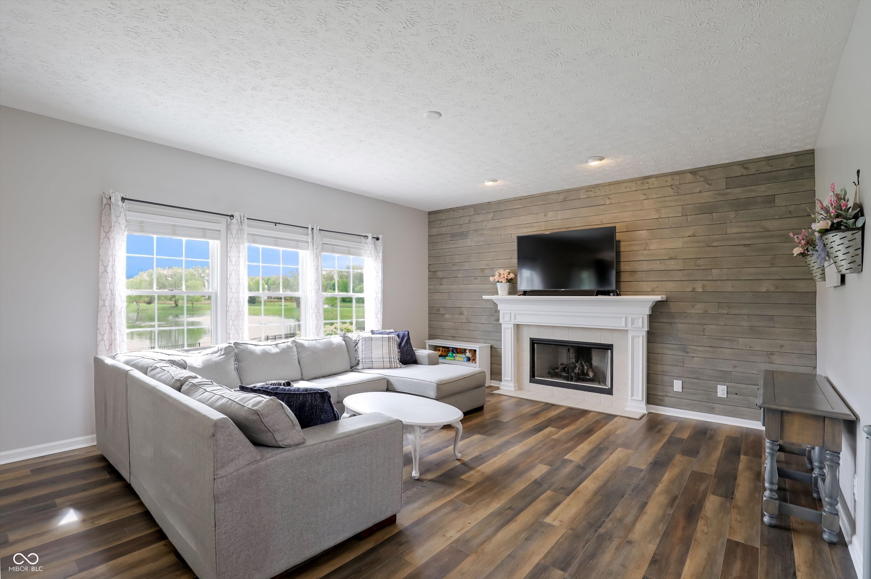 4207 Honeysuckle Lane