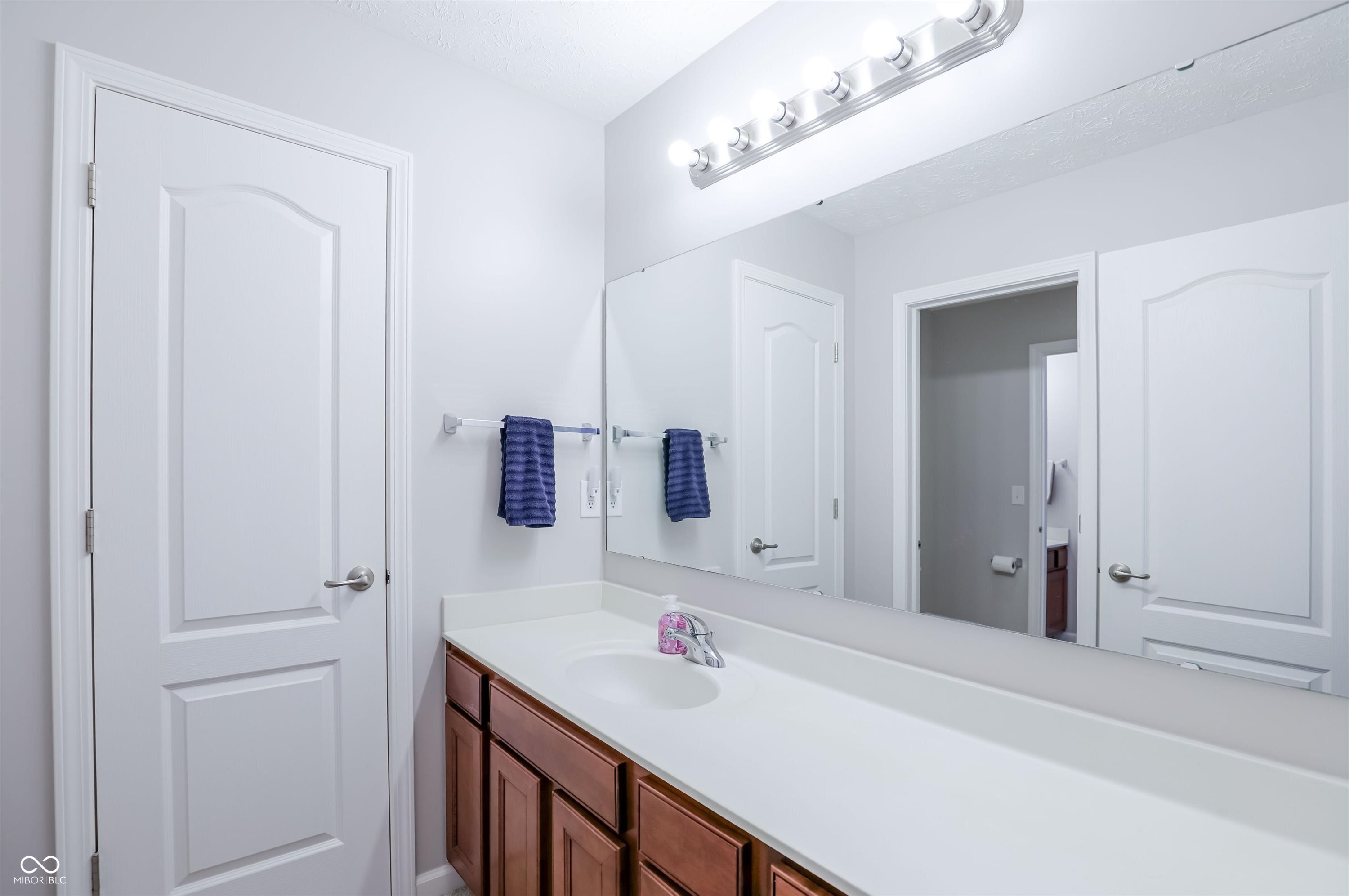 4207 Honeysuckle Lane