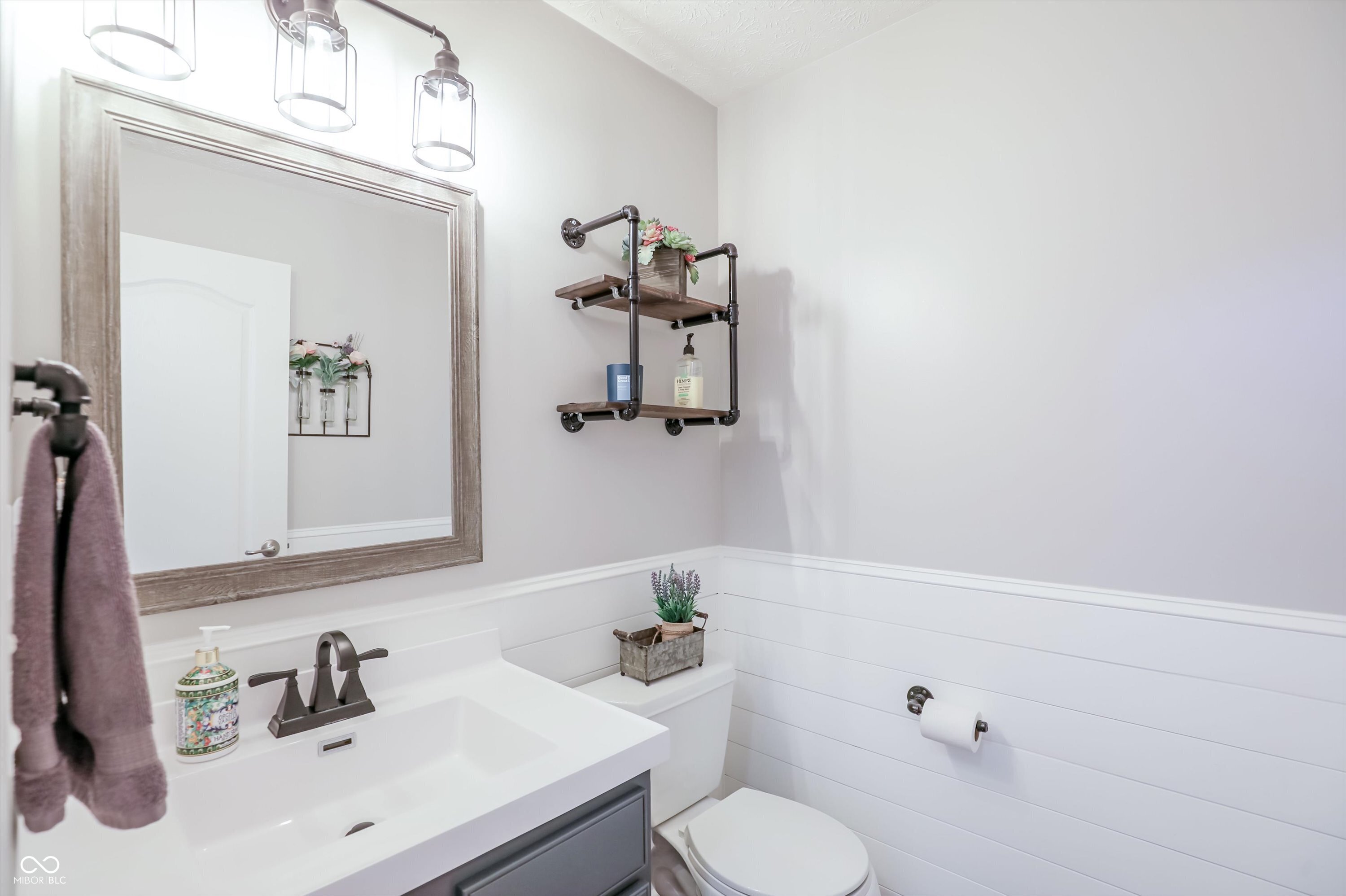 4207 Honeysuckle Lane