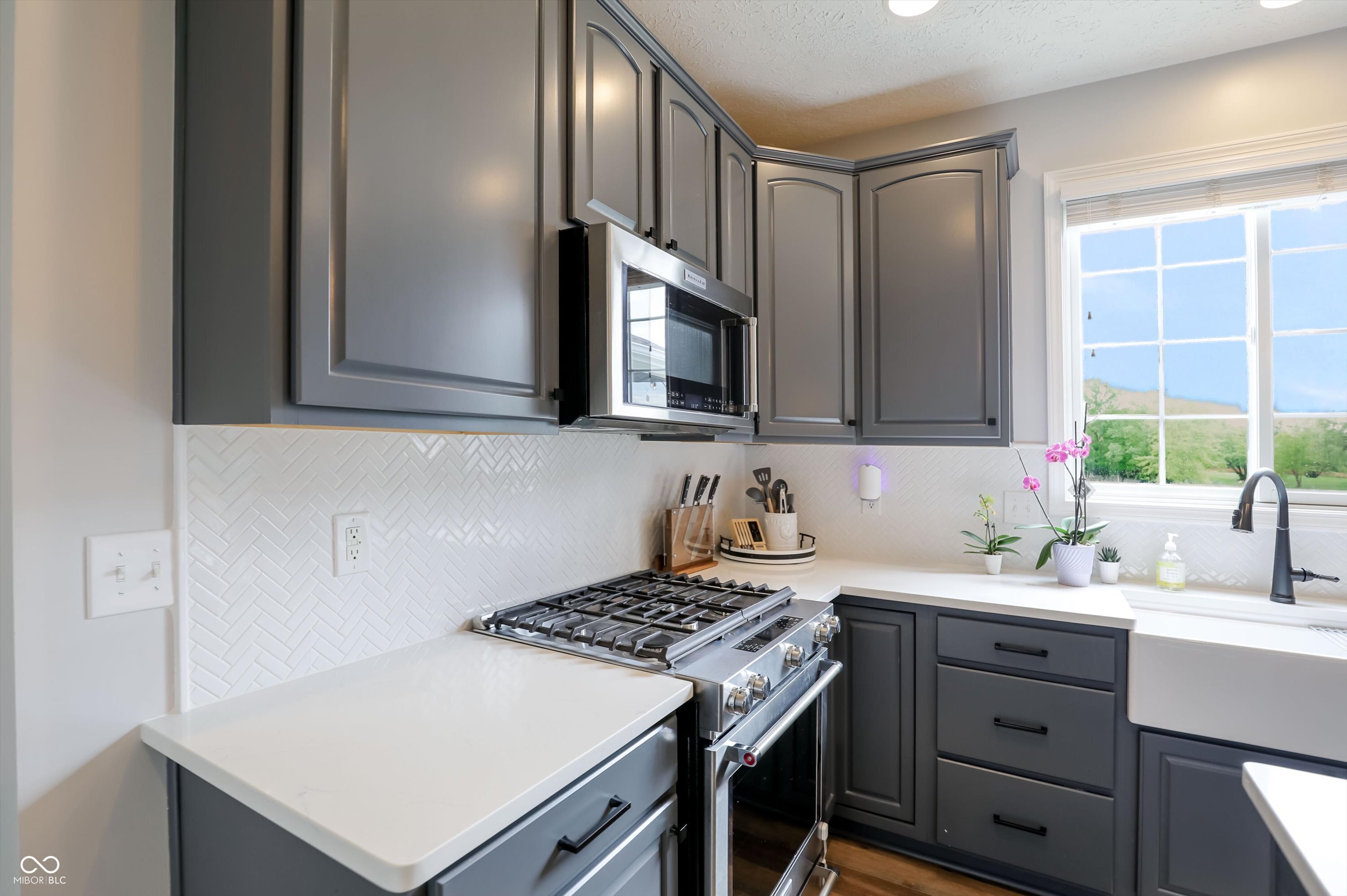4207 Honeysuckle Lane