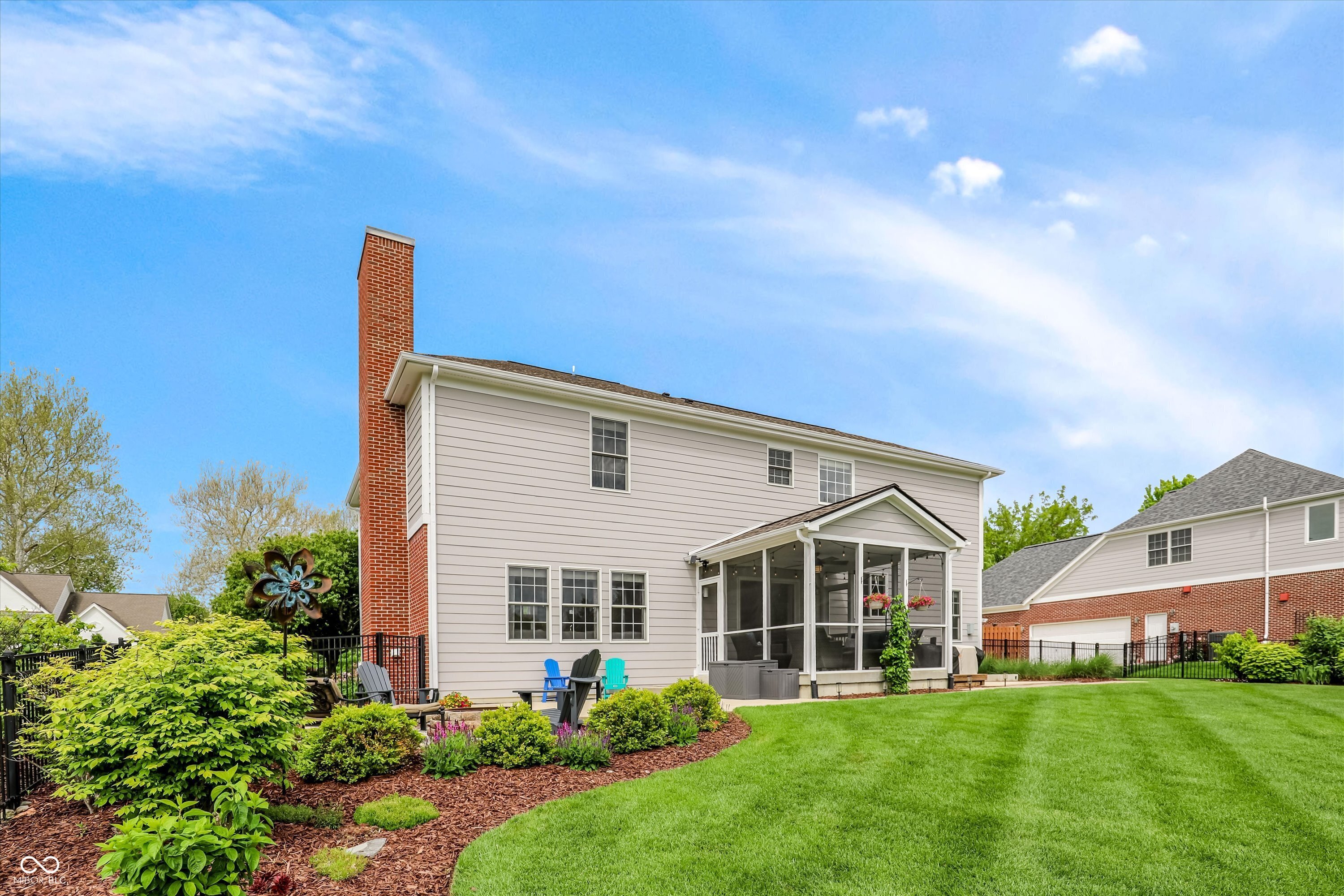 4207 Honeysuckle Lane