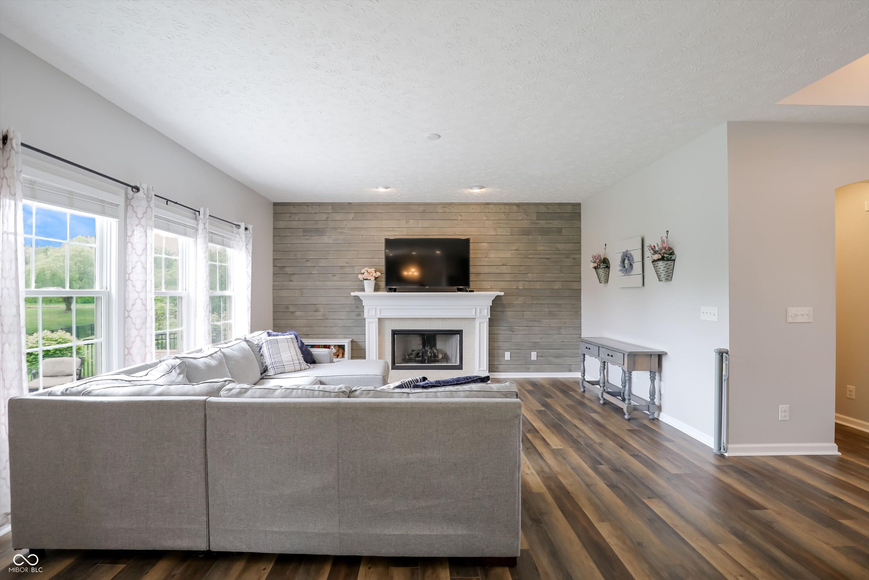 4207 Honeysuckle Lane