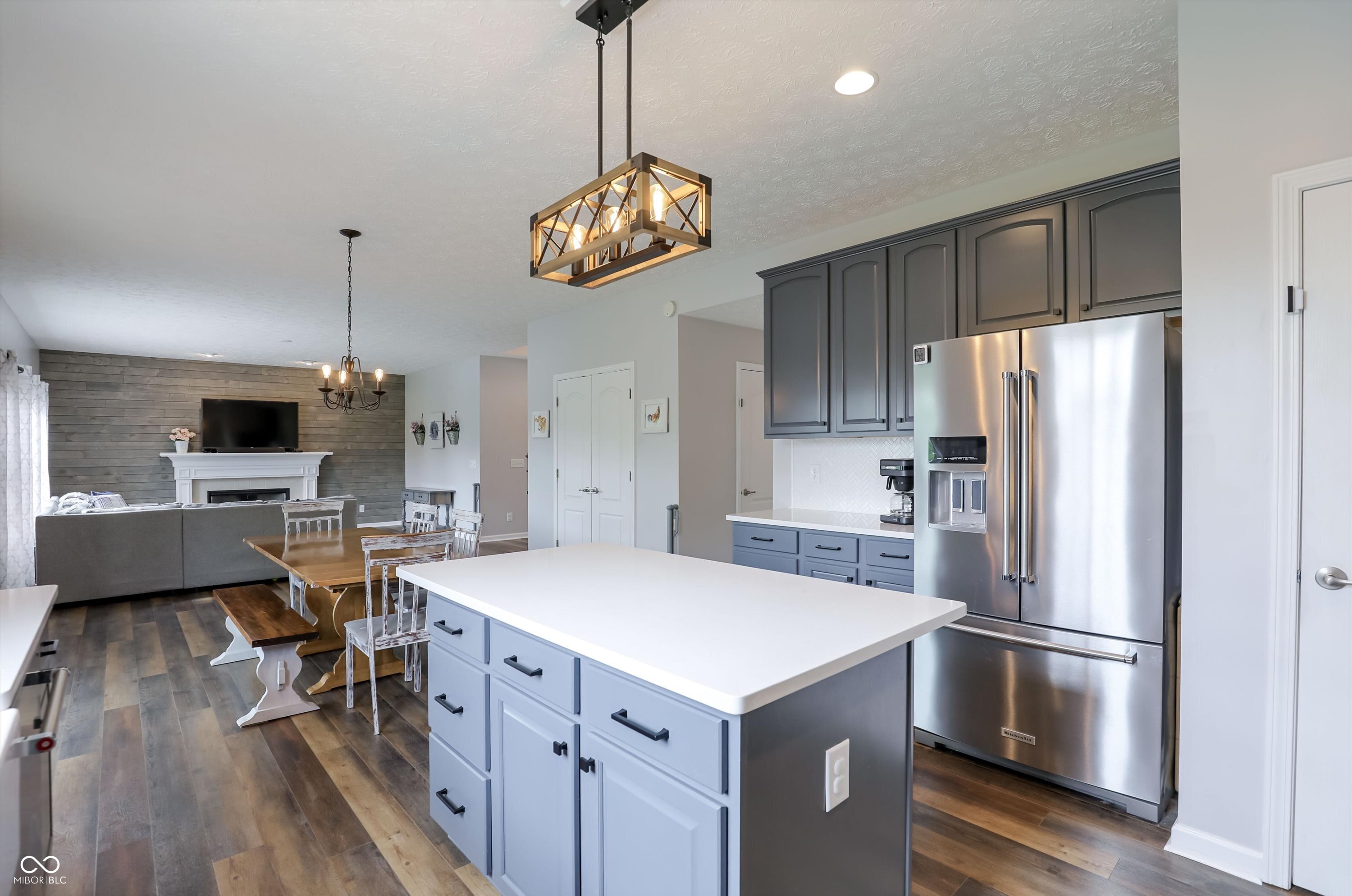 4207 Honeysuckle Lane