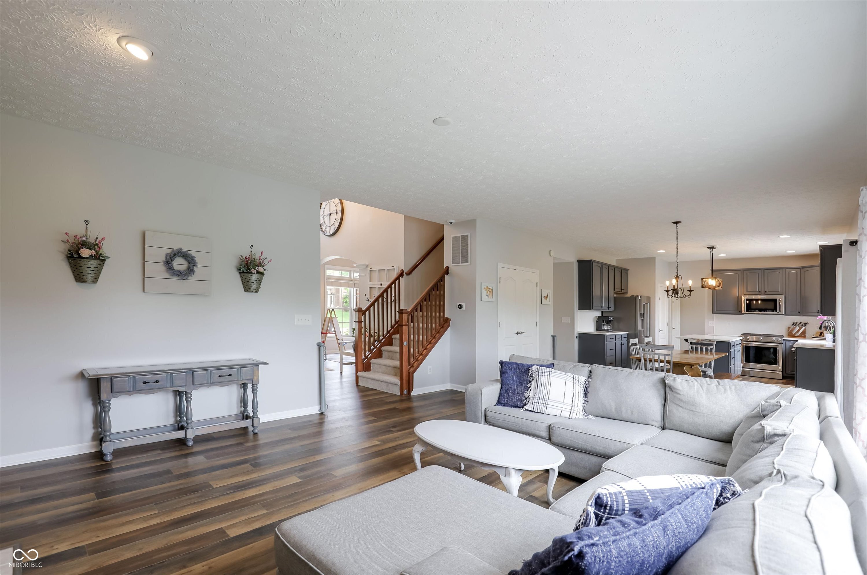 4207 Honeysuckle Lane