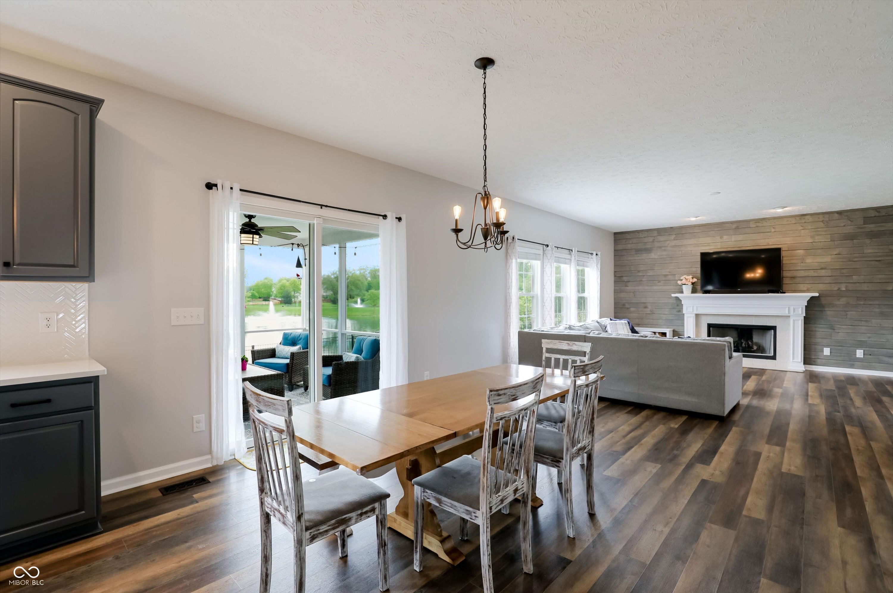 4207 Honeysuckle Lane