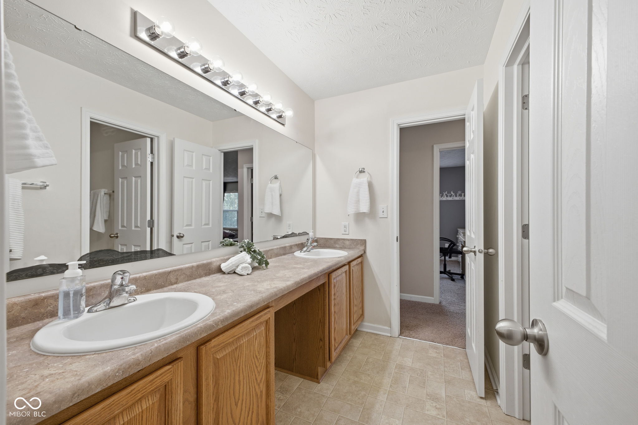 13804 Black Canyon Court