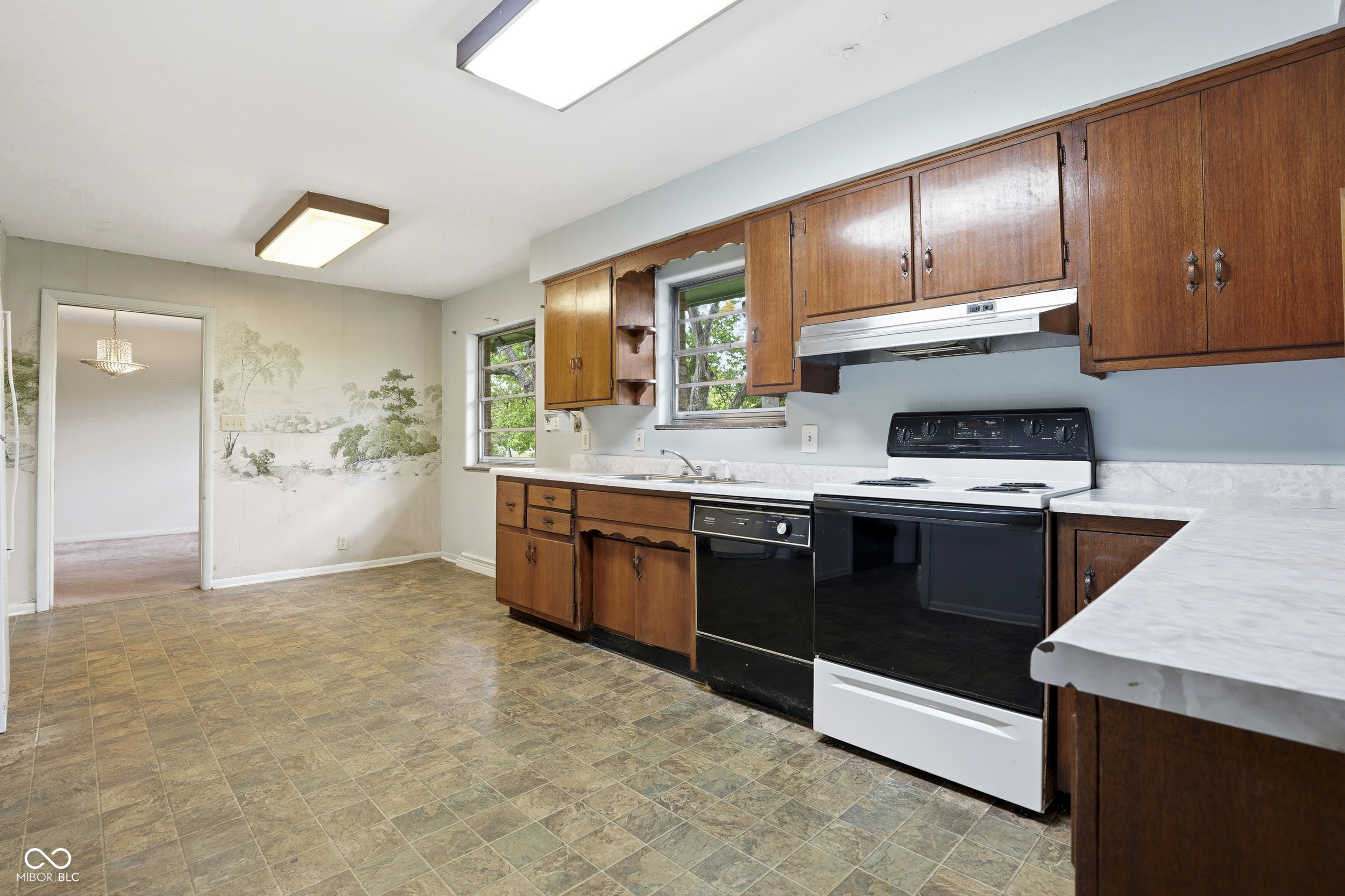 7012 Steven Lane