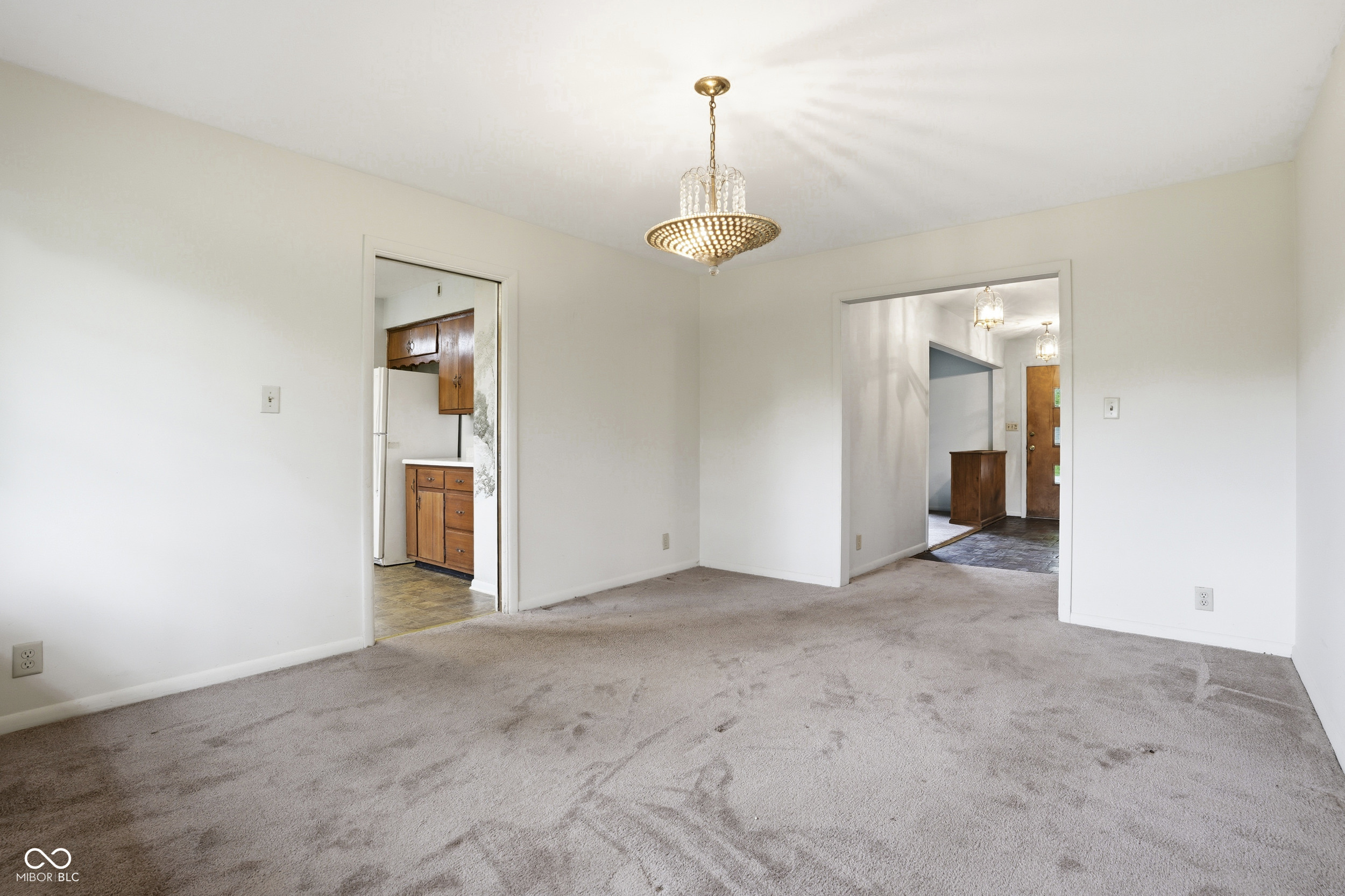 7012 Steven Lane