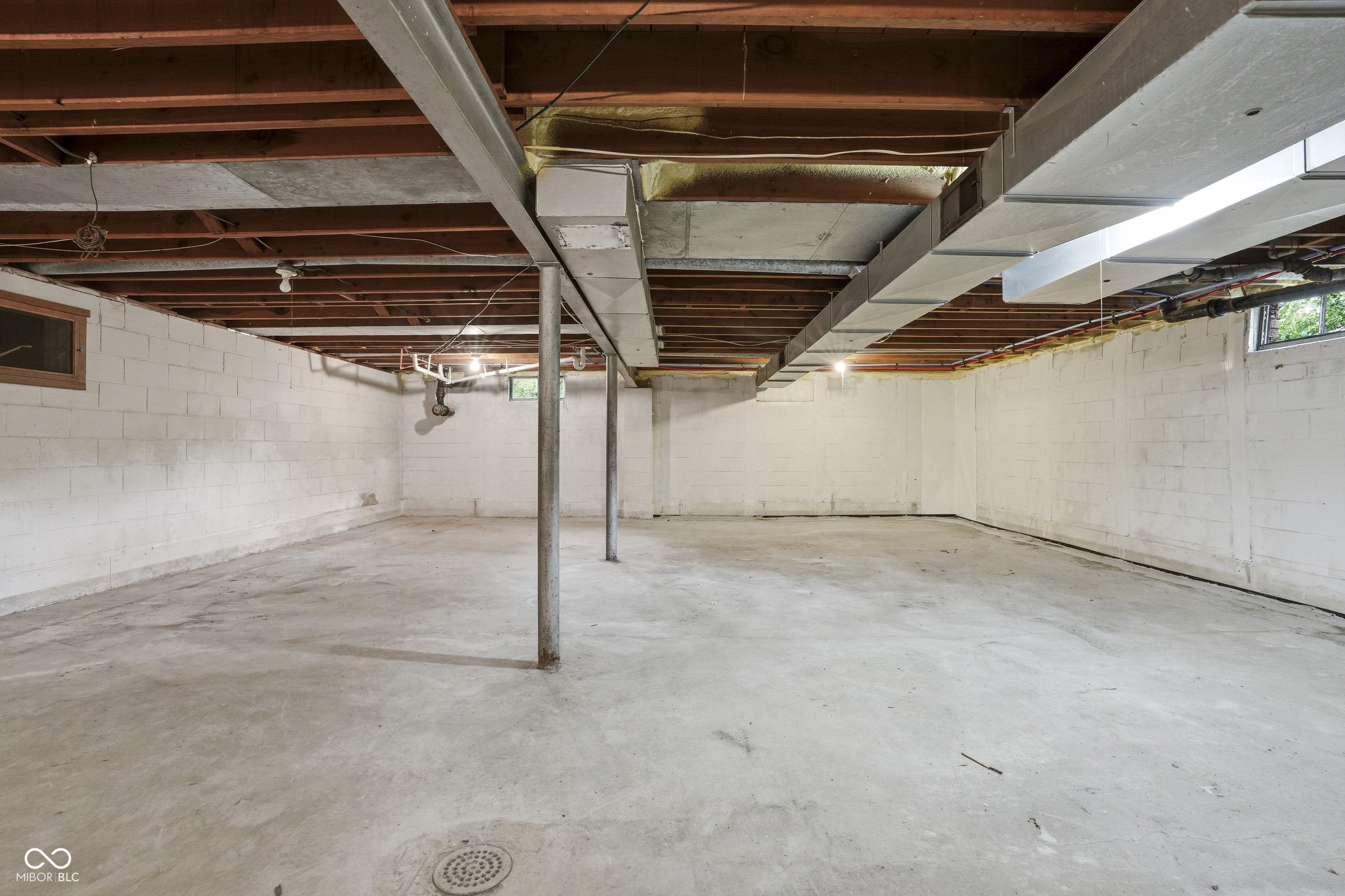 7012 Steven Lane