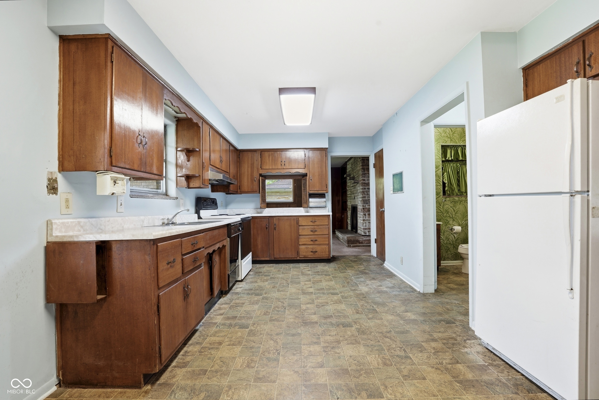 7012 Steven Lane