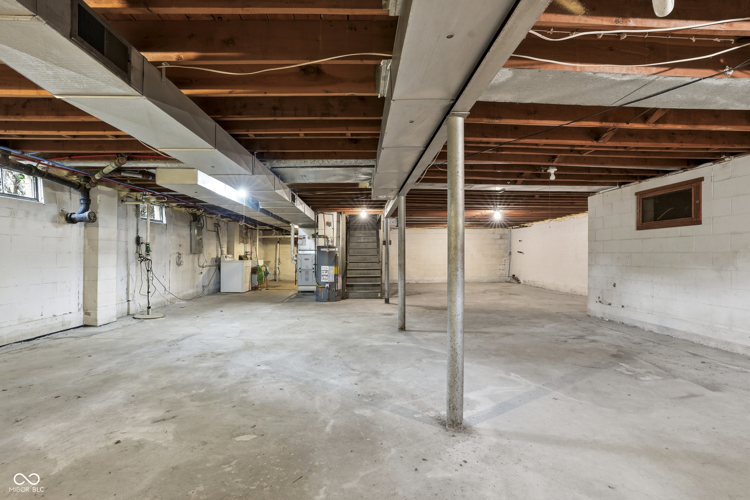 7012 Steven Lane
