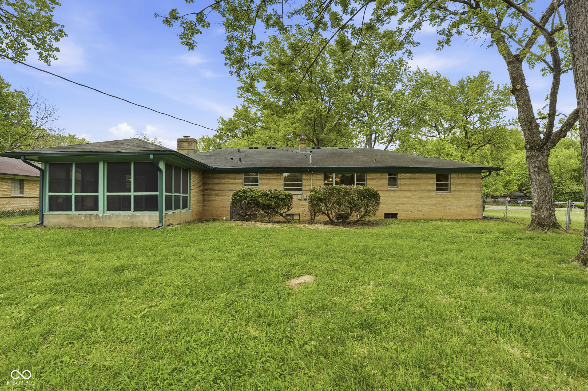 7012 Steven Lane