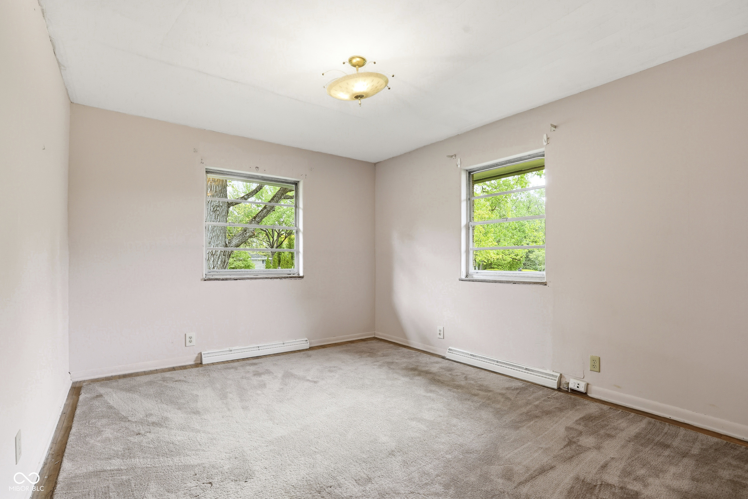 7012 Steven Lane