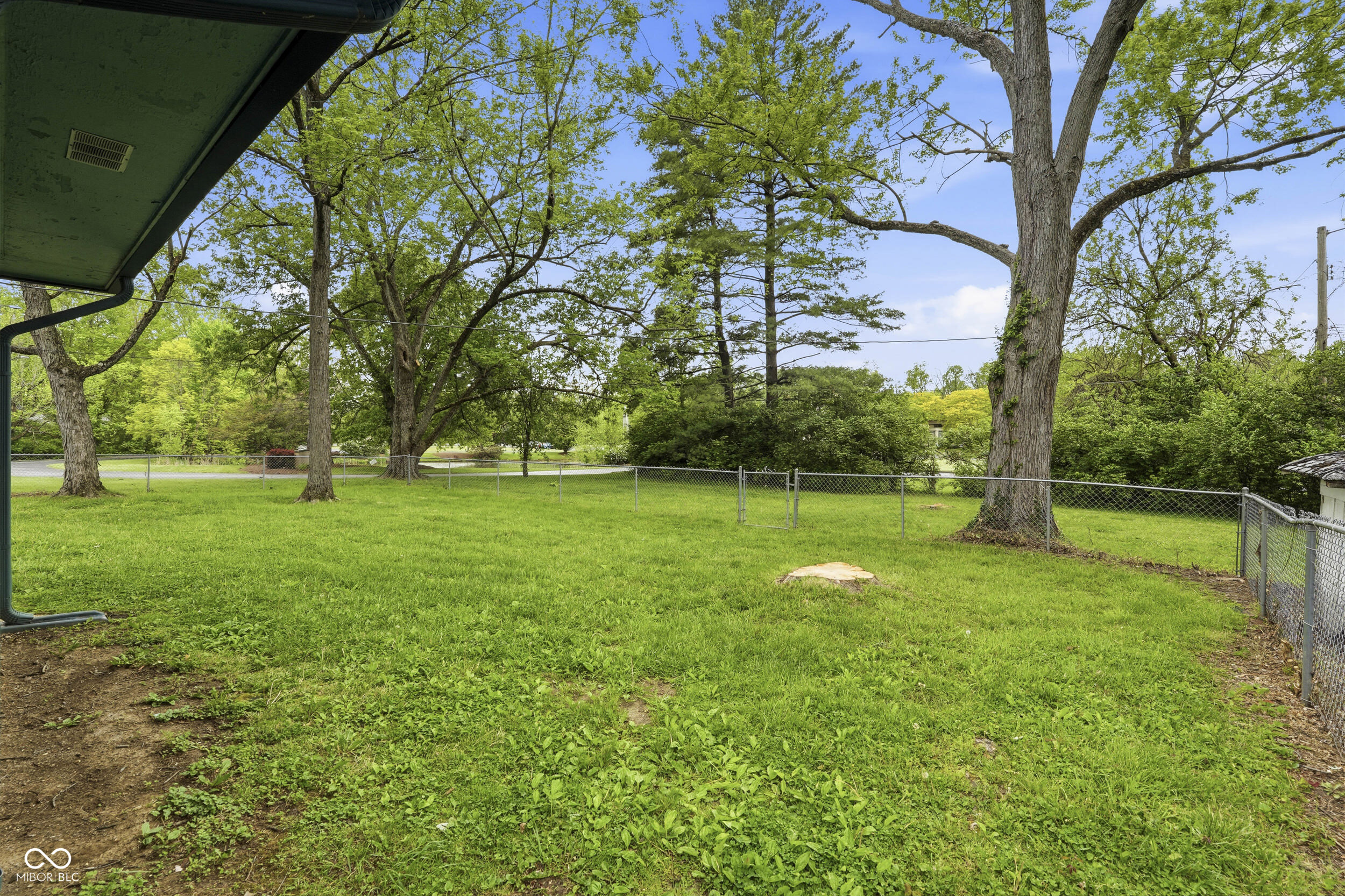 7012 Steven Lane