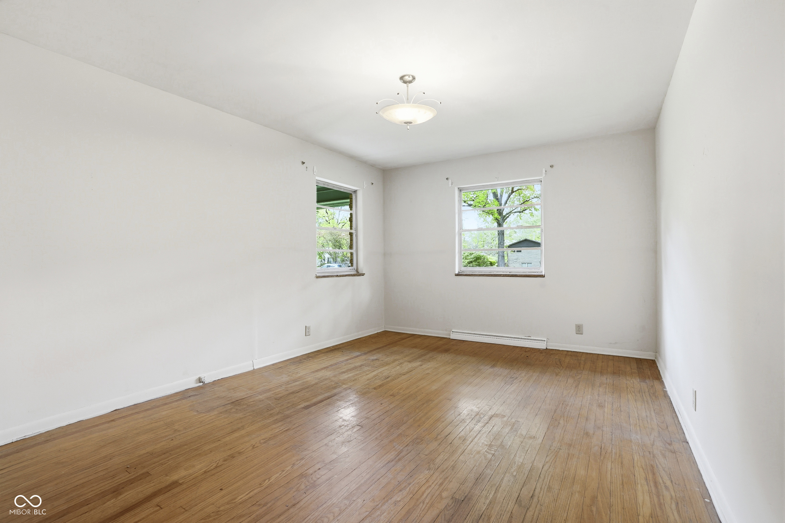 7012 Steven Lane