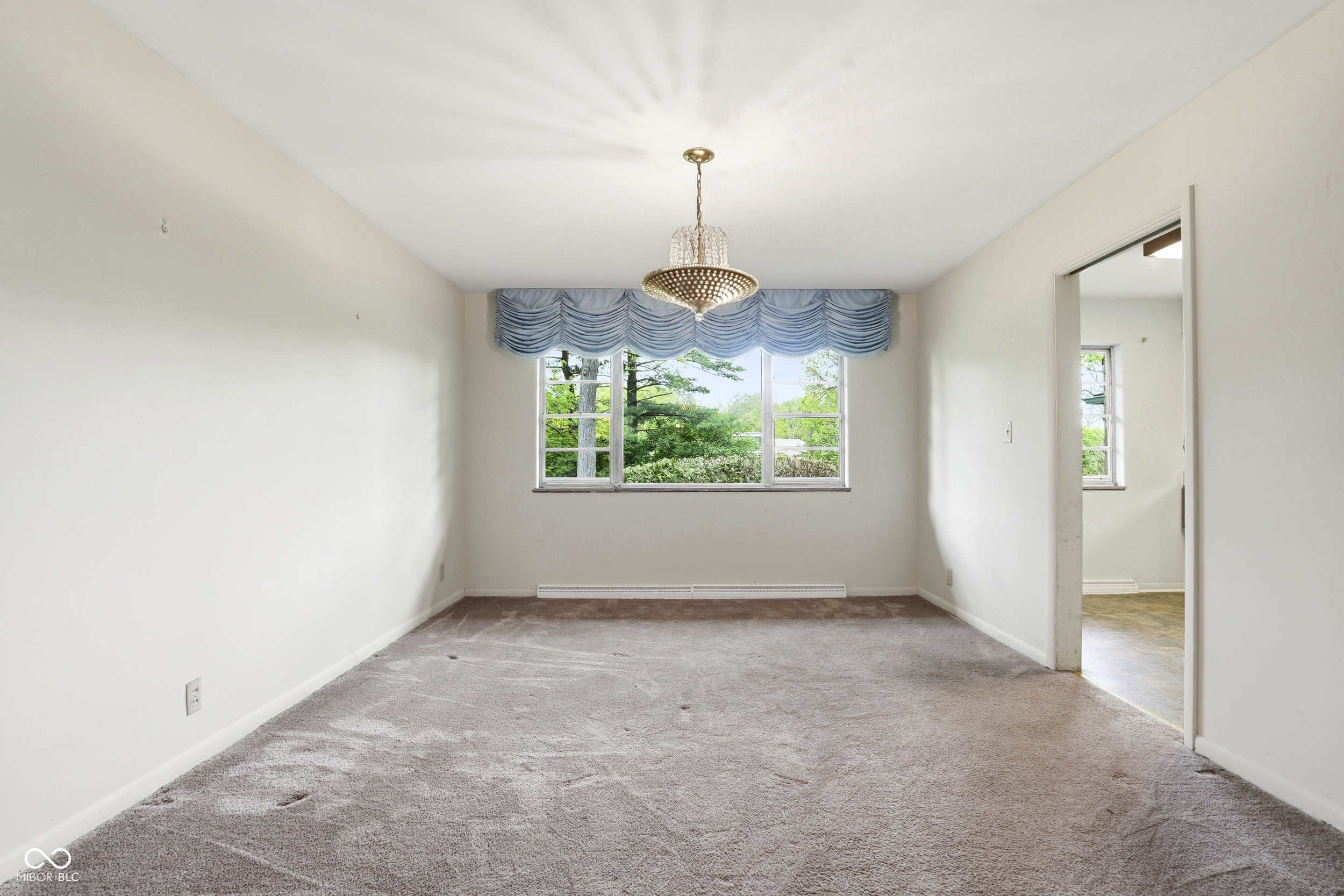 7012 Steven Lane