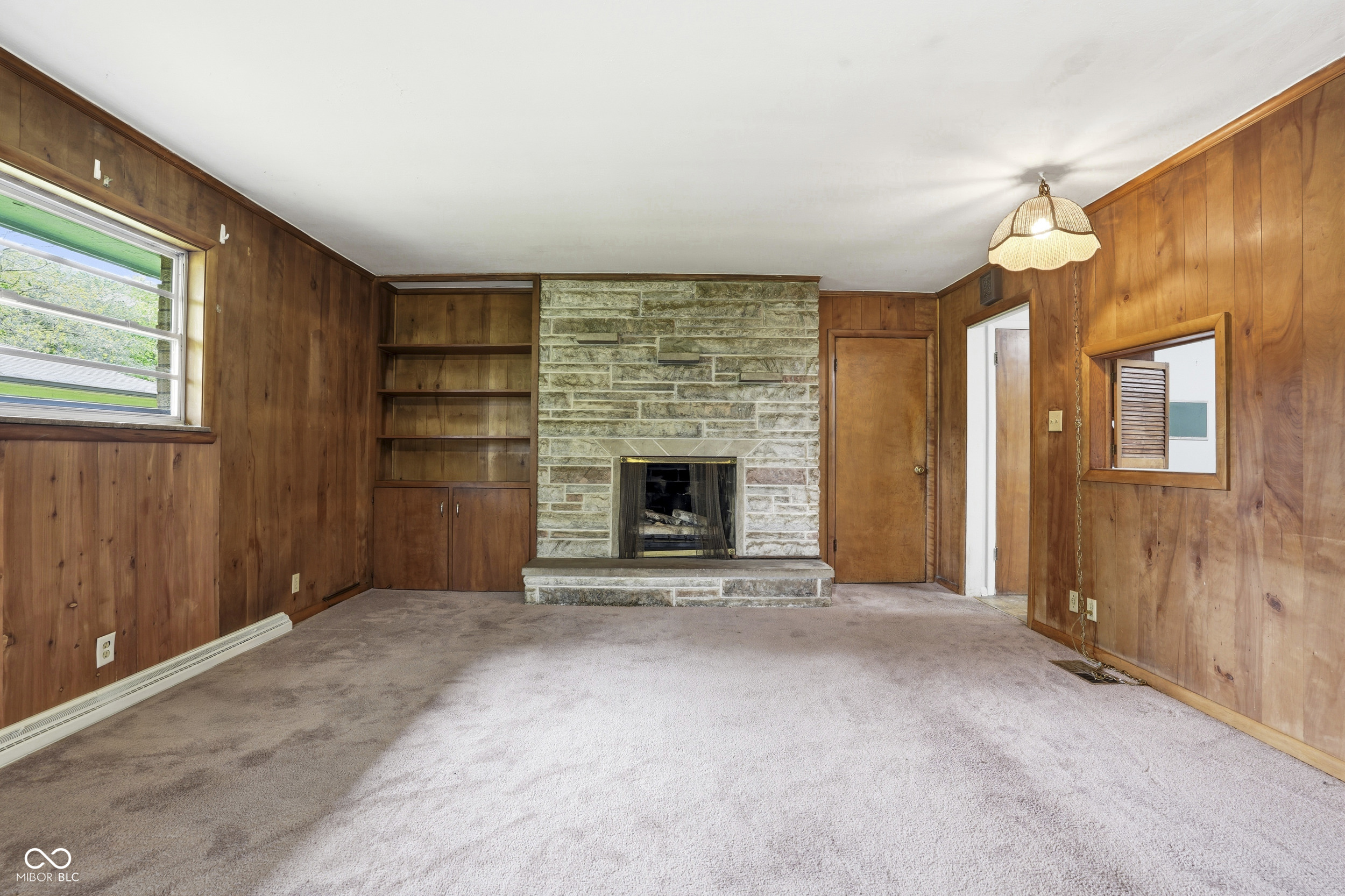 7012 Steven Lane