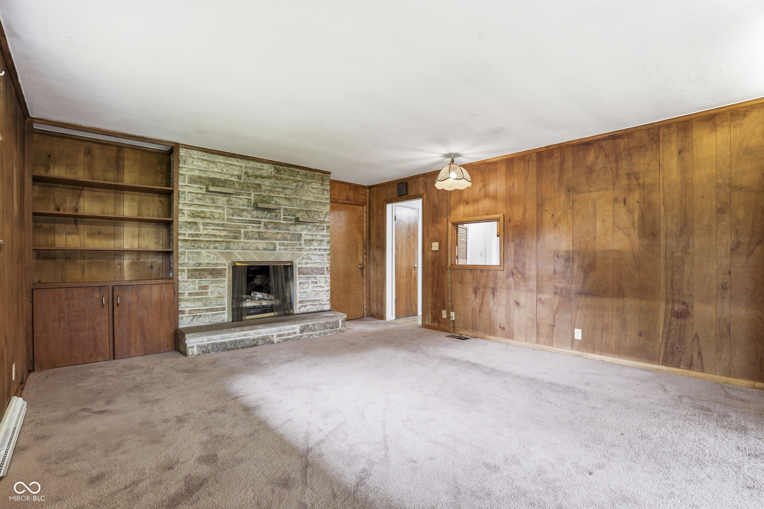 7012 Steven Lane
