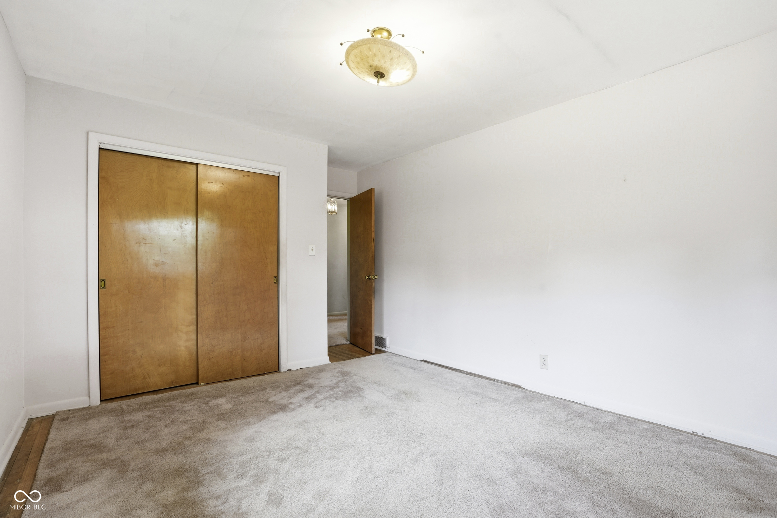 7012 Steven Lane