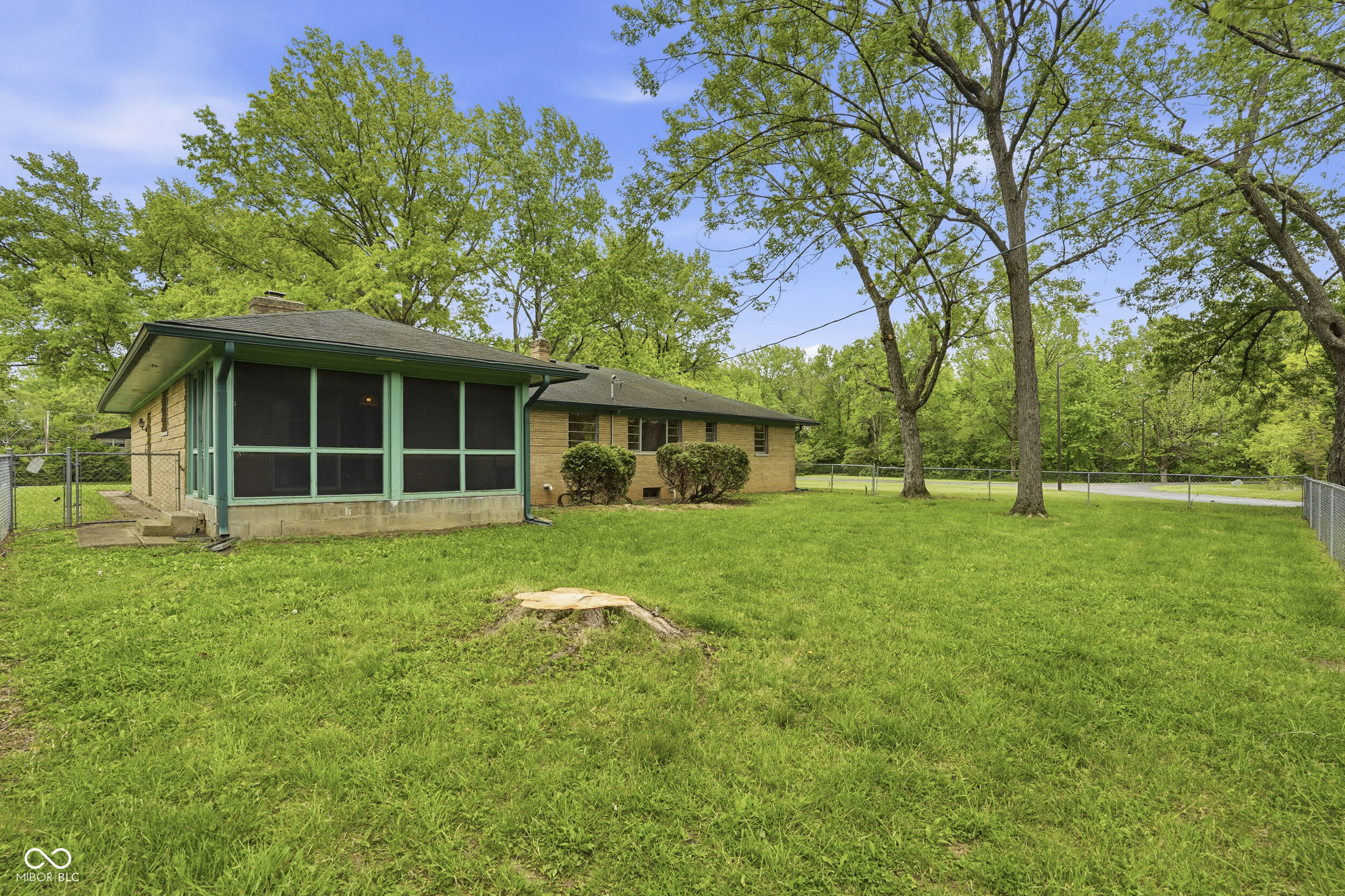 7012 Steven Lane